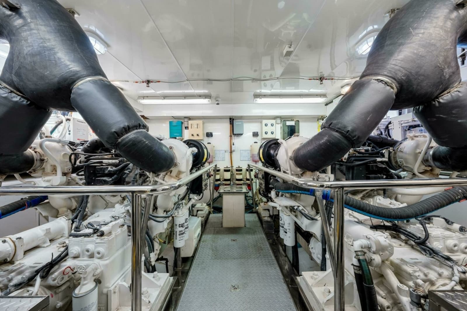 2010 Ocean Alexander 83 Motor Yacht - Photo 61
