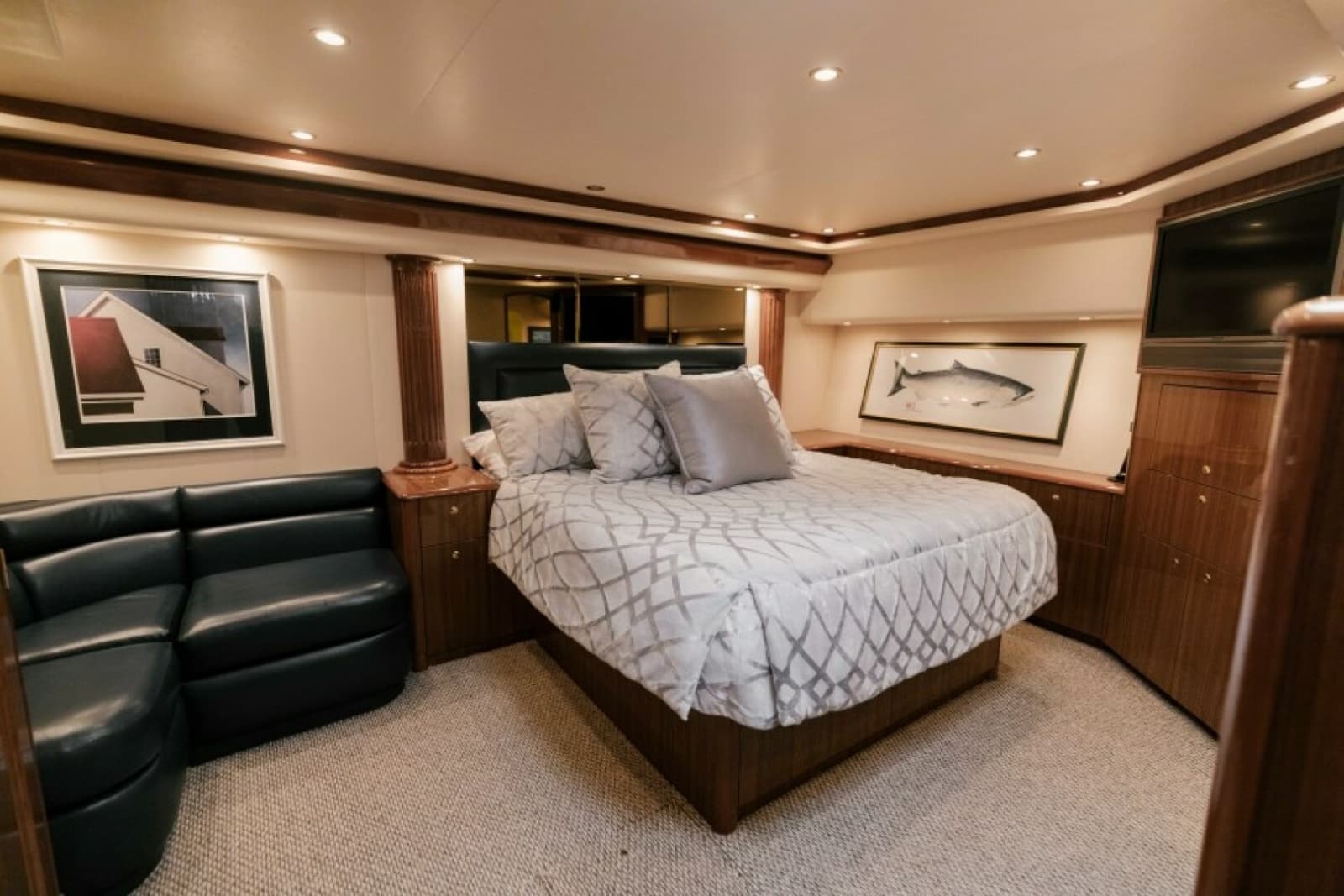 2006 Viking 74 Enclosed Bridge - Photo 25