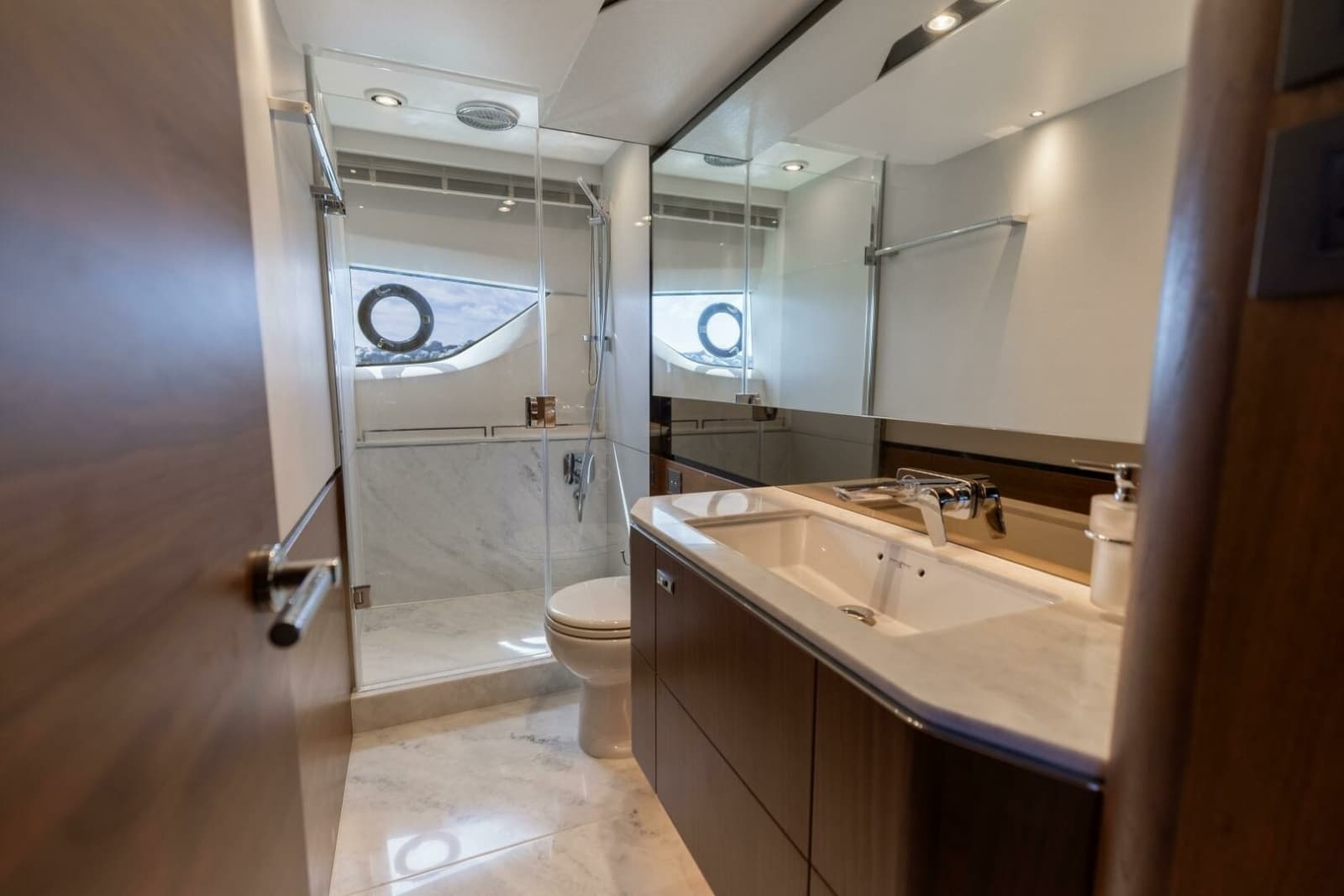 2019 Princess S65 - Photo 34