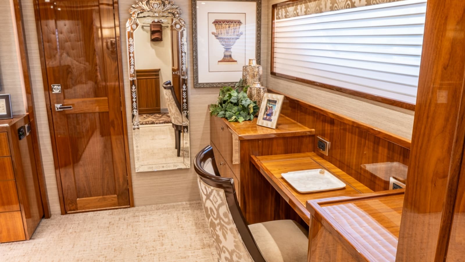 2020 Viking 92 Skybridge - Photo 41