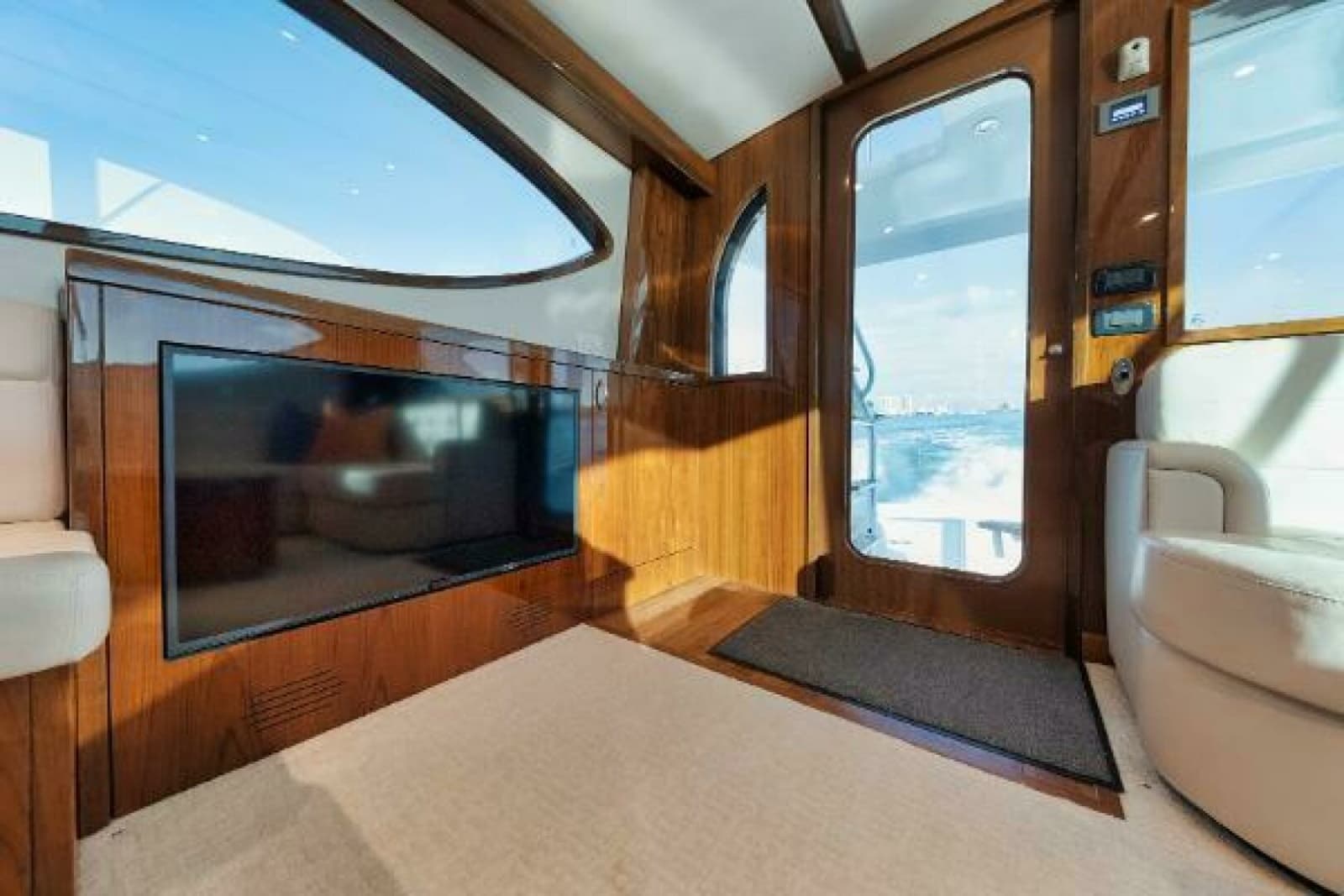 2018 Hatteras GT54 - Photo 10
