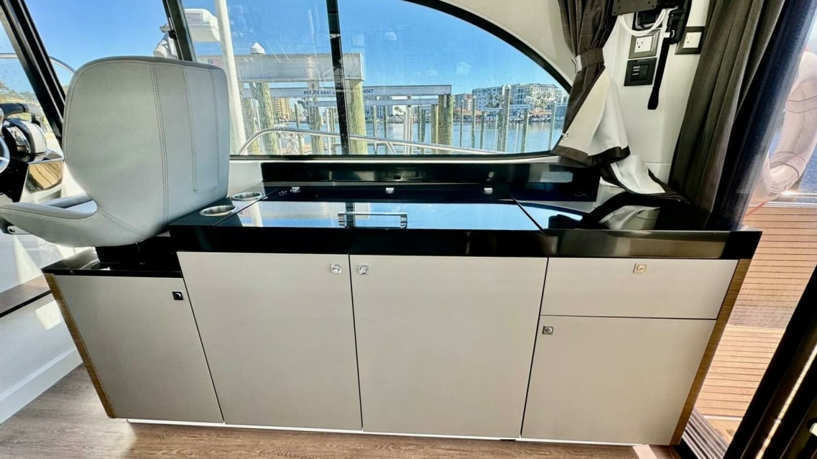 2022 Beneteau Antares 11 - Photo 4