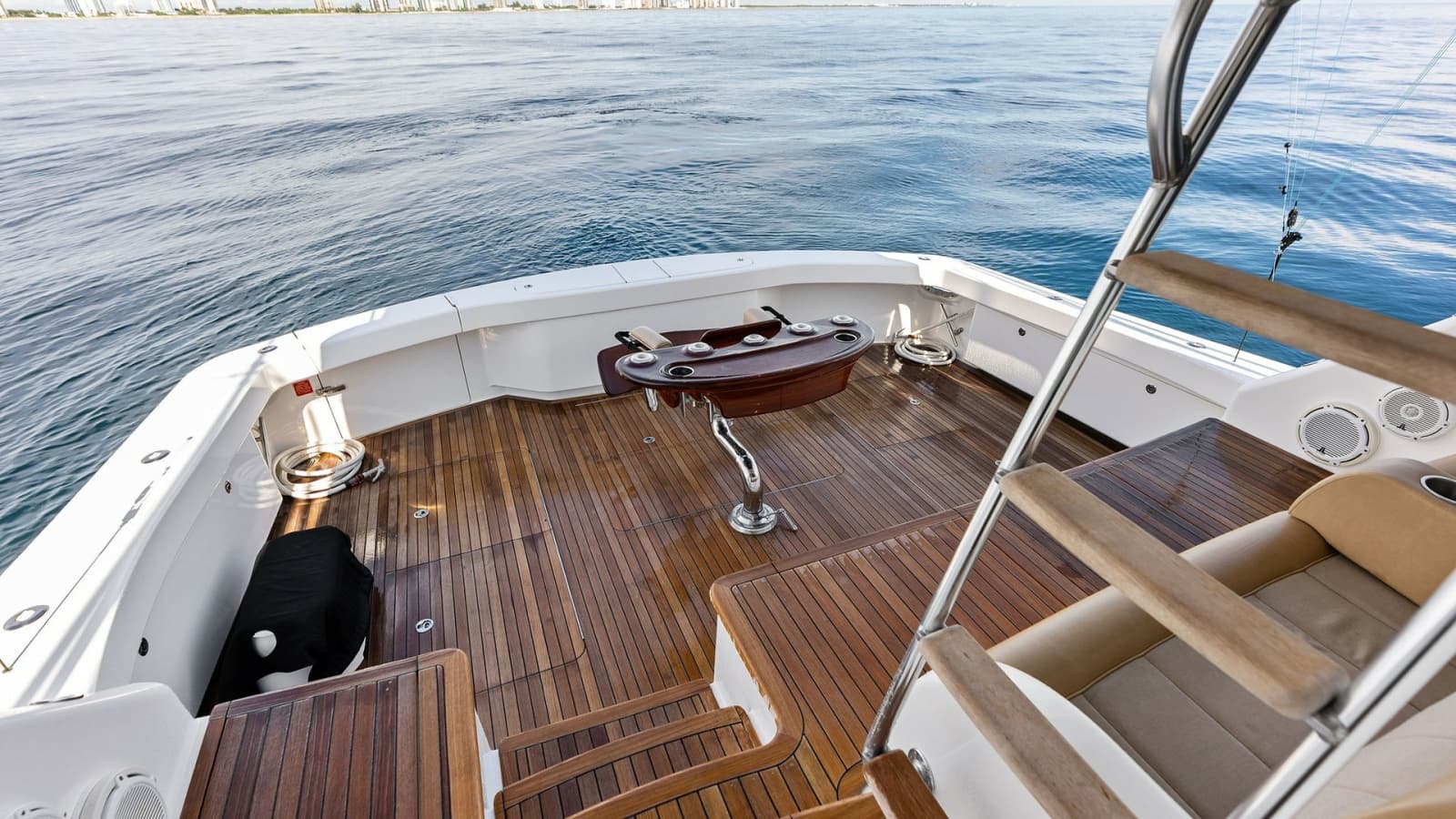 2017 Viking 80 Convertible - Photo 53