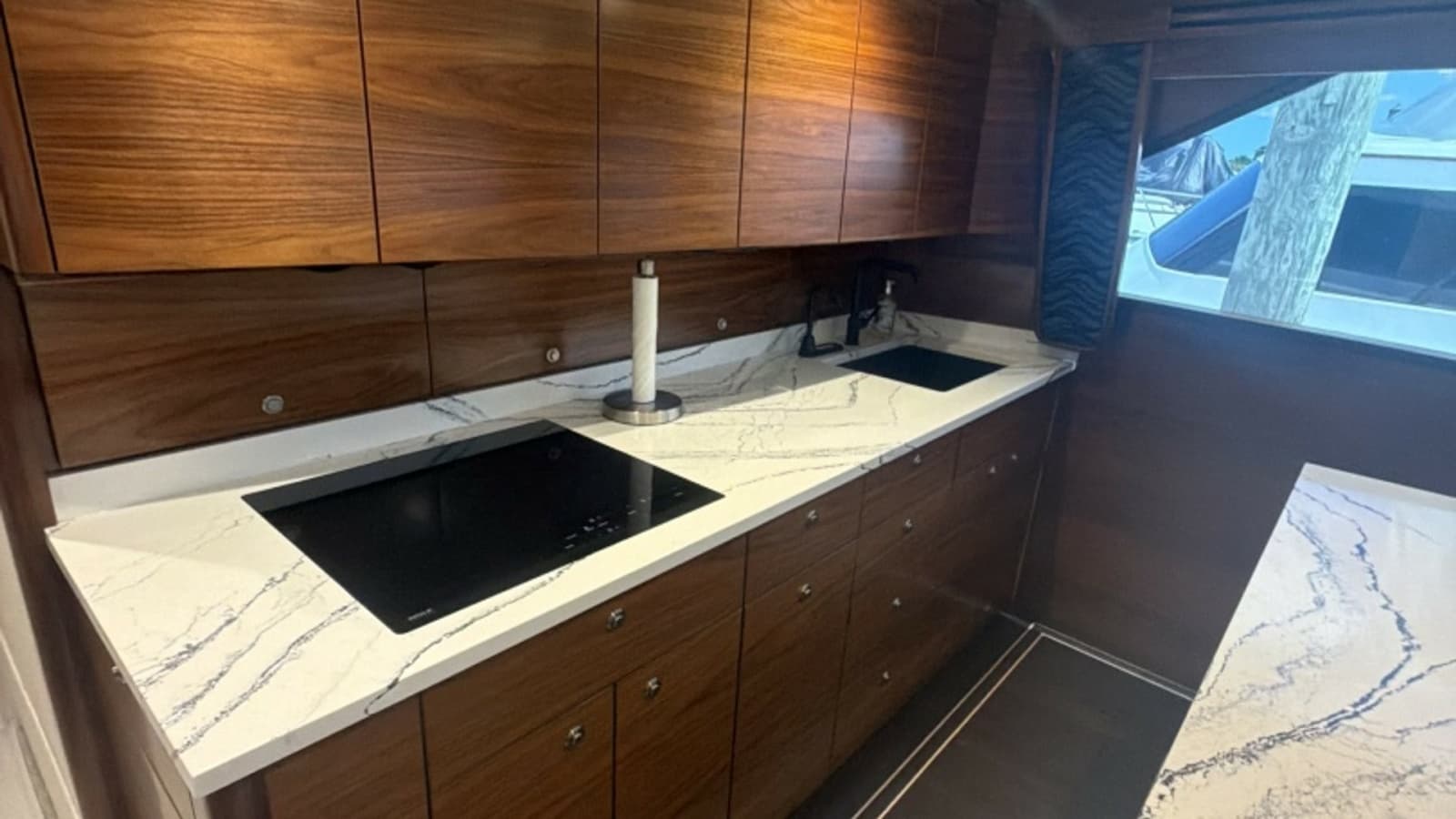 2024 Viking 64 Convertible - Photo 8