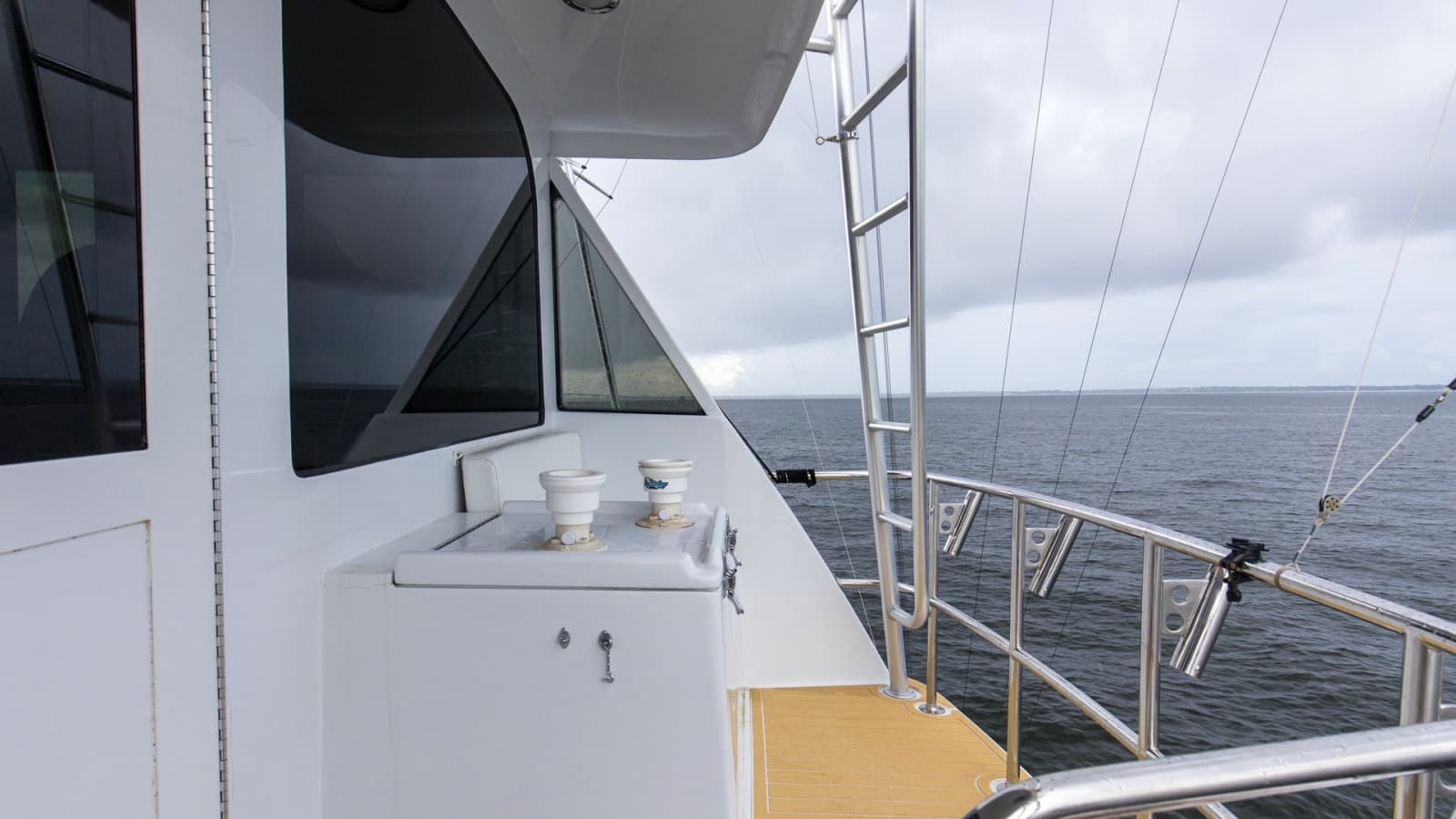 1999 Hatteras 60 Enclosed Bridge Convertible - Photo 29