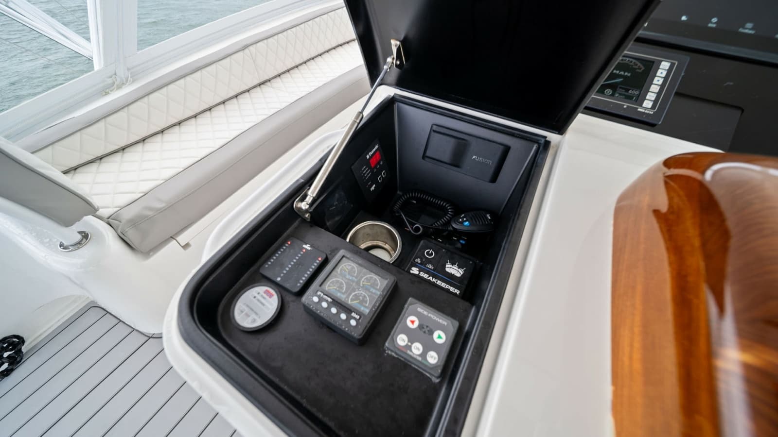 2015 Viking 55 Convertible - Photo 66