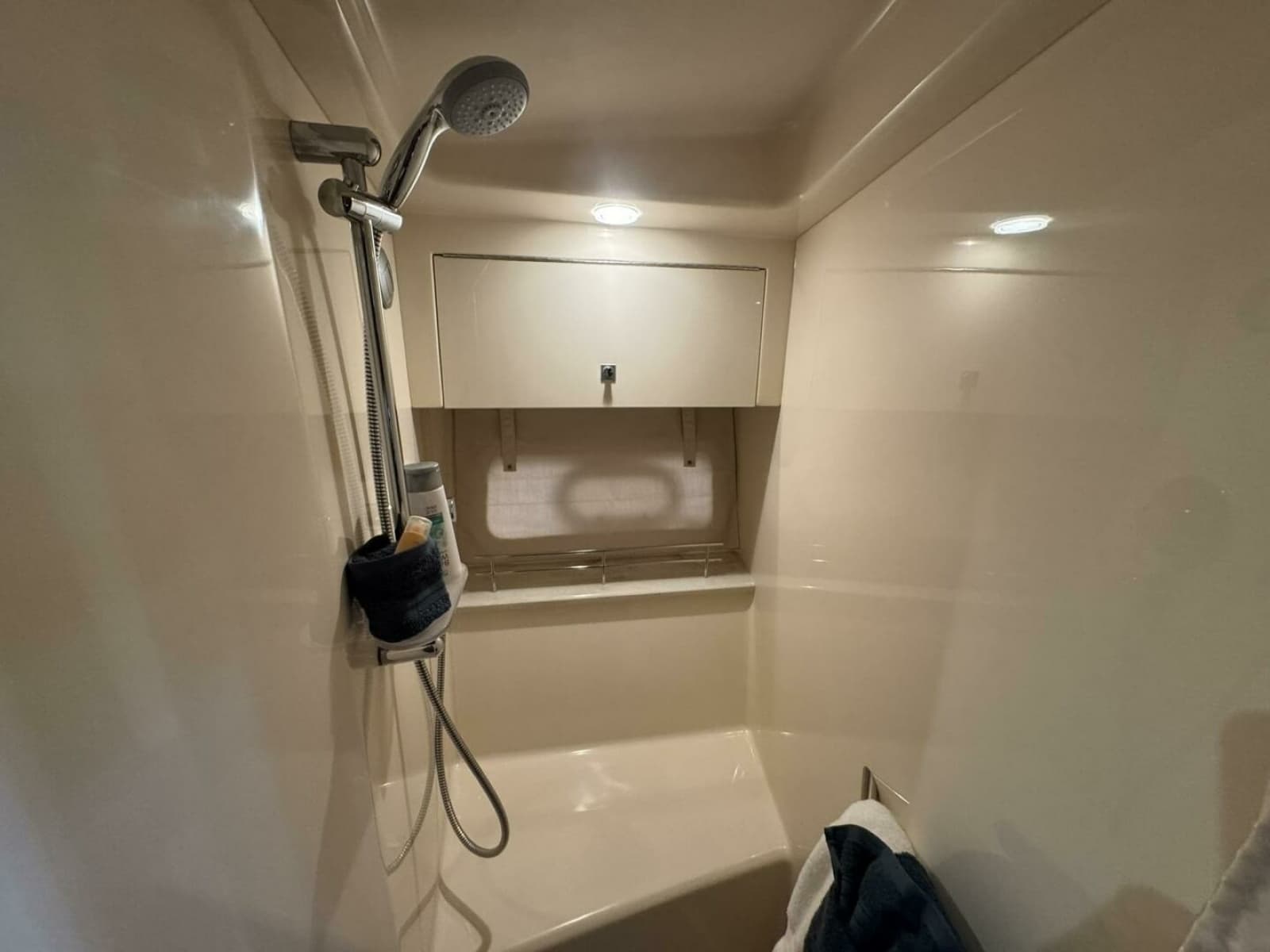 2016 Sea Ray 470 Sundancer - Photo 23