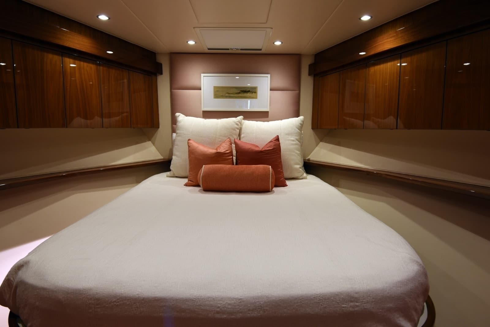 2019 Viking 80 Skybridge - Photo 79