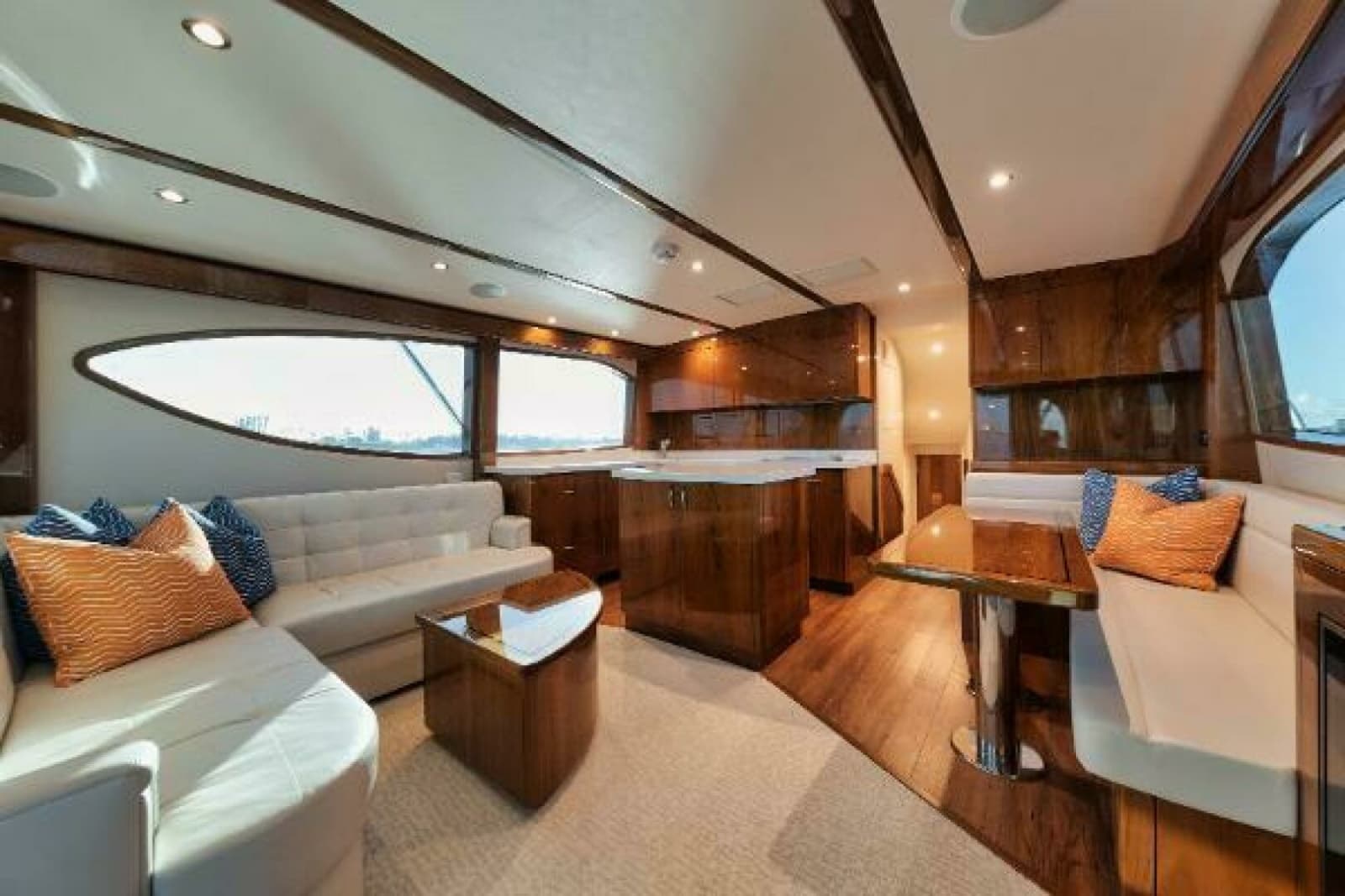 2018 Hatteras GT54 - Photo 8