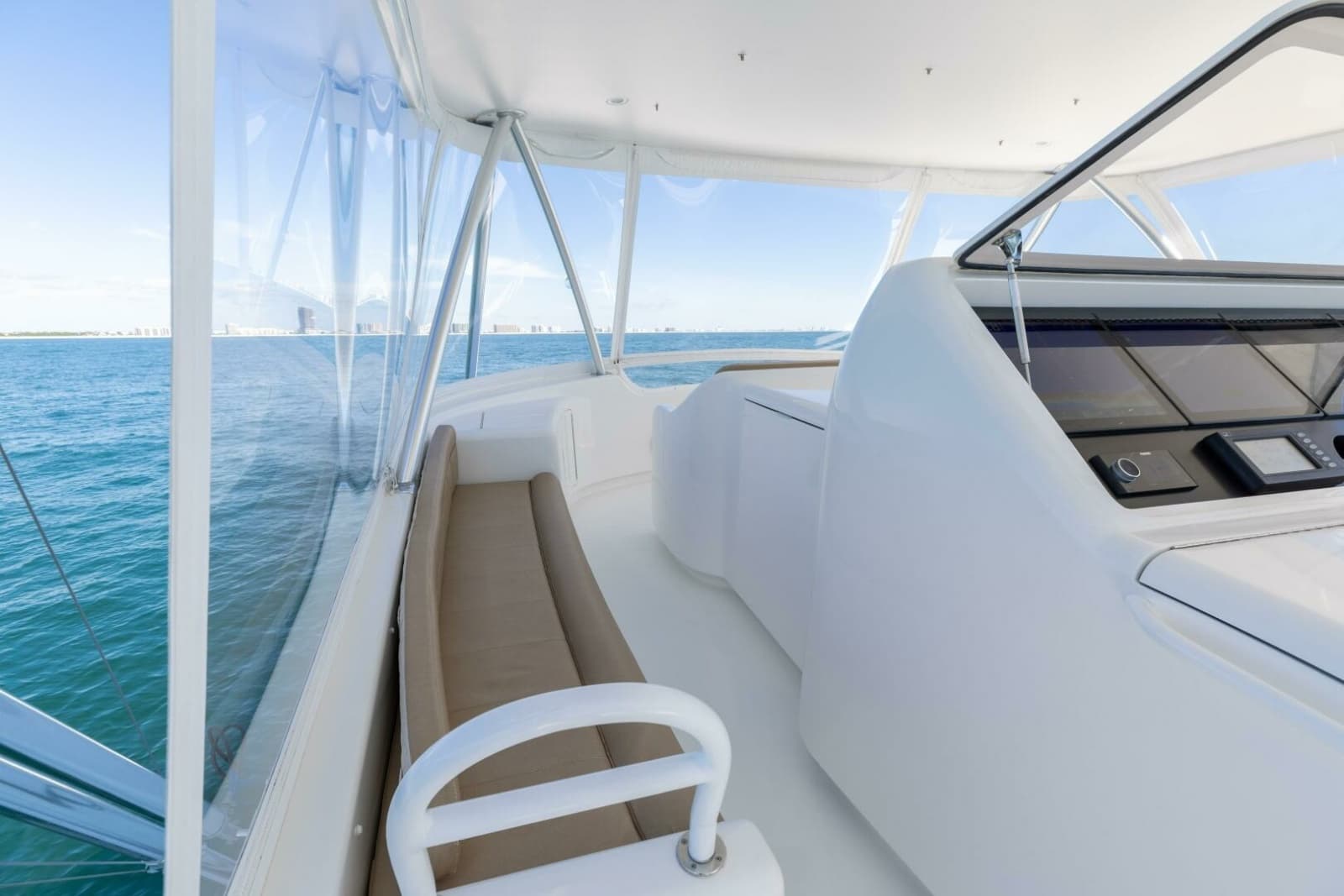 2013 Viking 76 Convertible - Photo 57