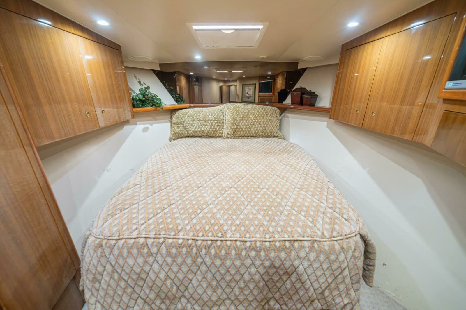 2006 Viking 56 Convertible - Photo 57
