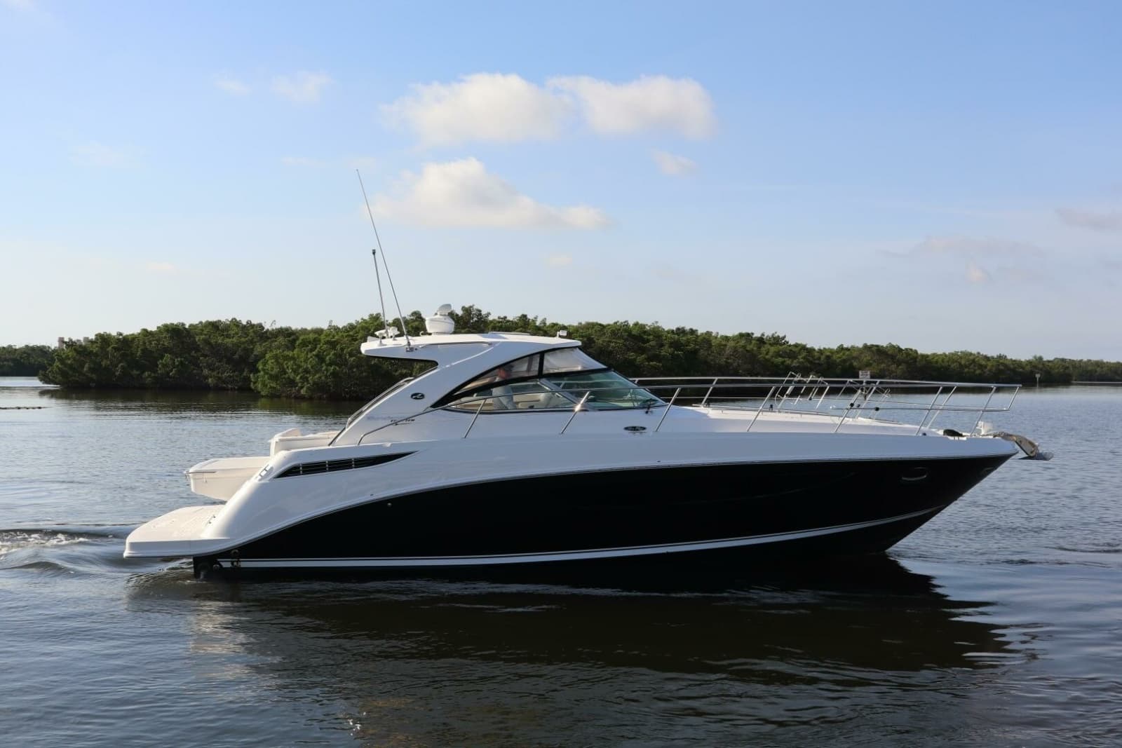 2015 Sea Ray 410 Sundancer - Photo 1