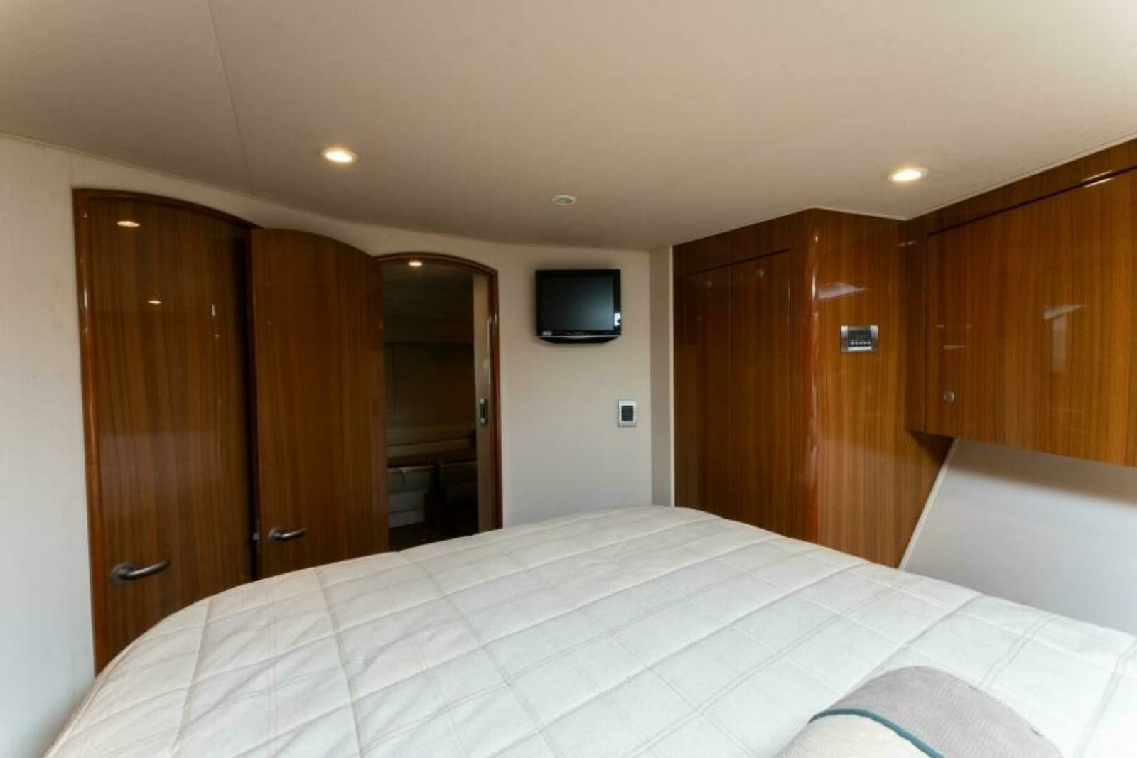 2009 Viking 45 Open - Photo 11