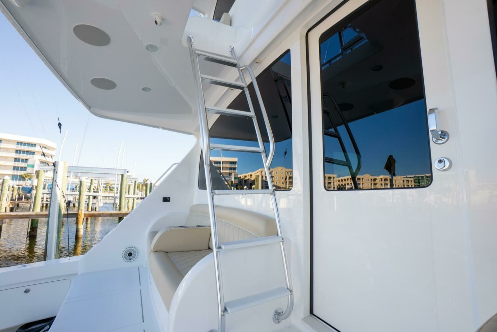 2021 Viking 72 Enclosed Bridge - Photo 34