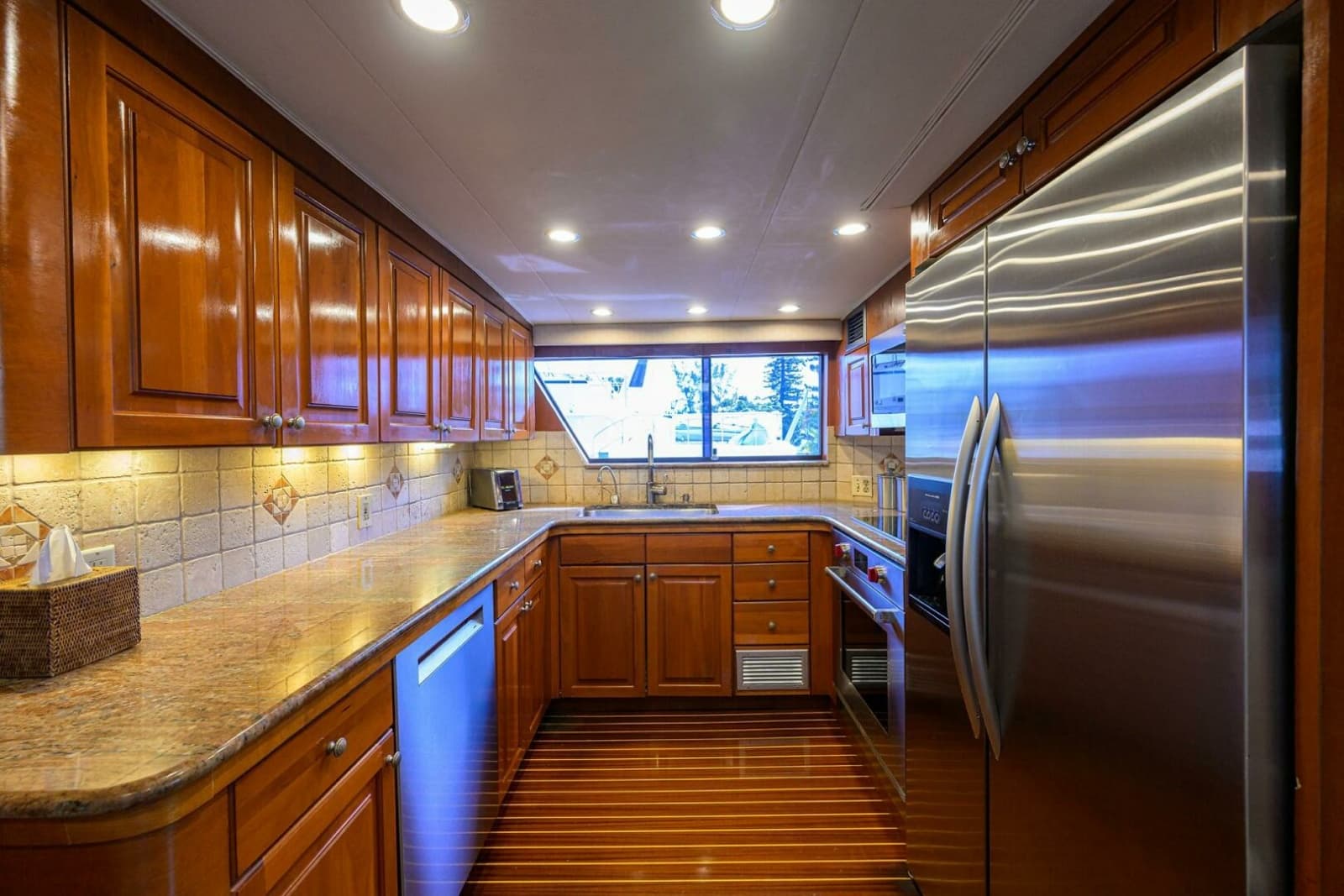 1991 Hatteras 78 Cockpit Motor Yacht - Photo 38