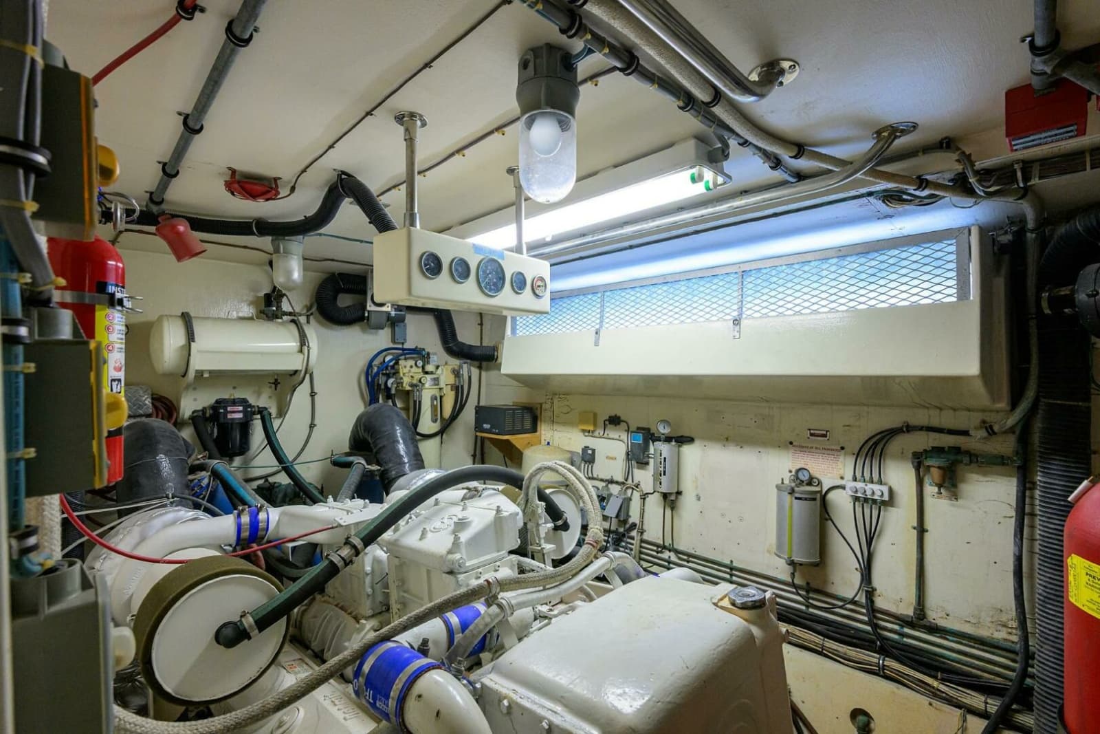 1987 Hatteras 63 Motor Yacht - Photo 59
