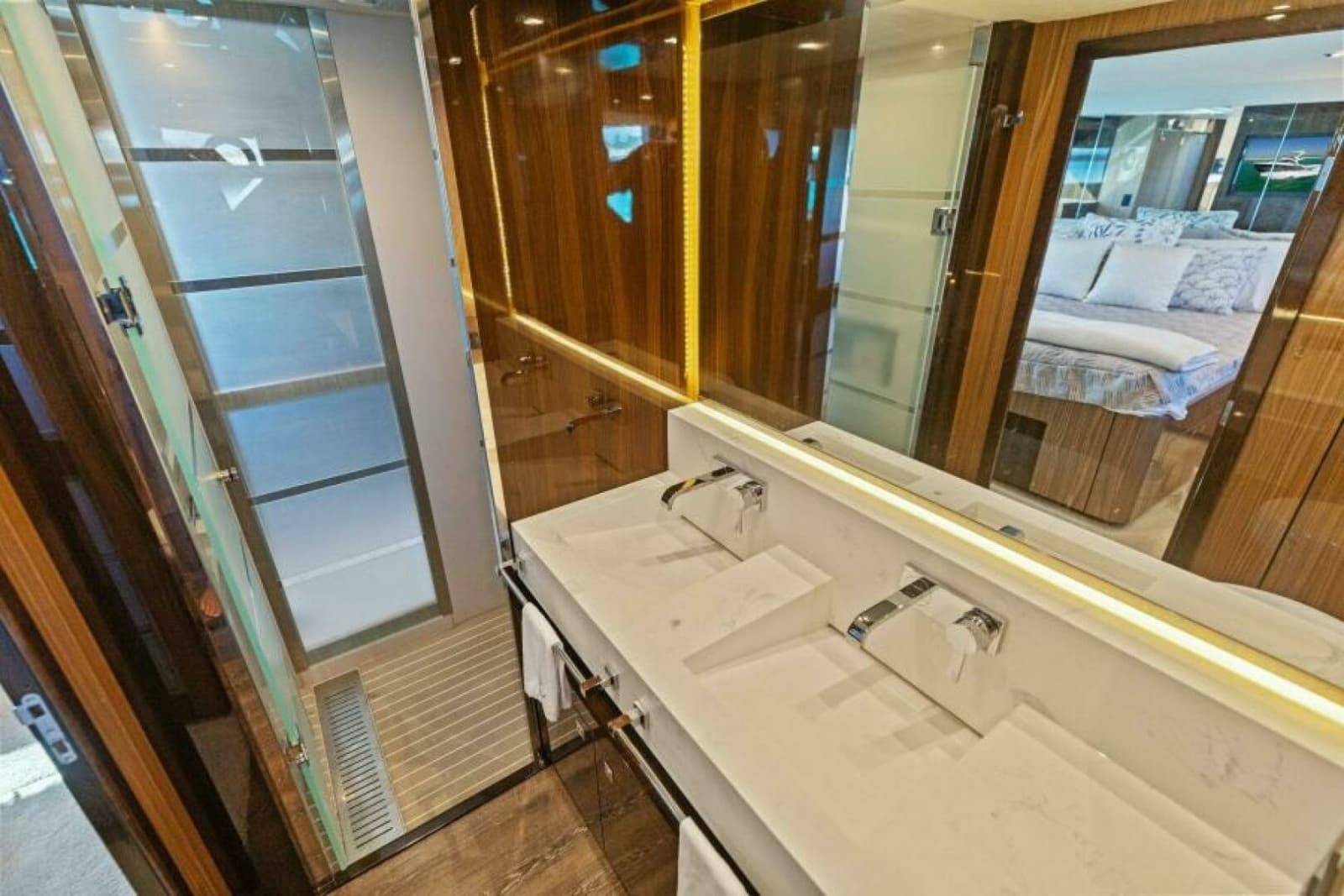 2023 Cruisers Yachts 60 Cantius Fly - Photo 21