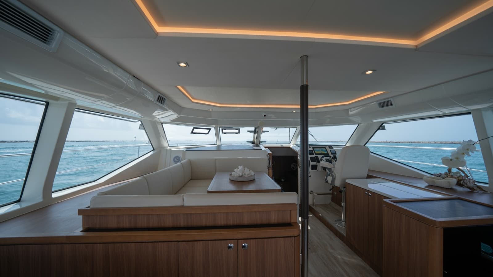 2021 Aquila 44 Motor Yacht - Photo 7