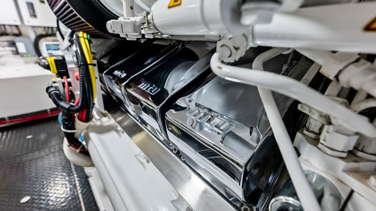 2018 Viking 62 Convertible - Photo 63