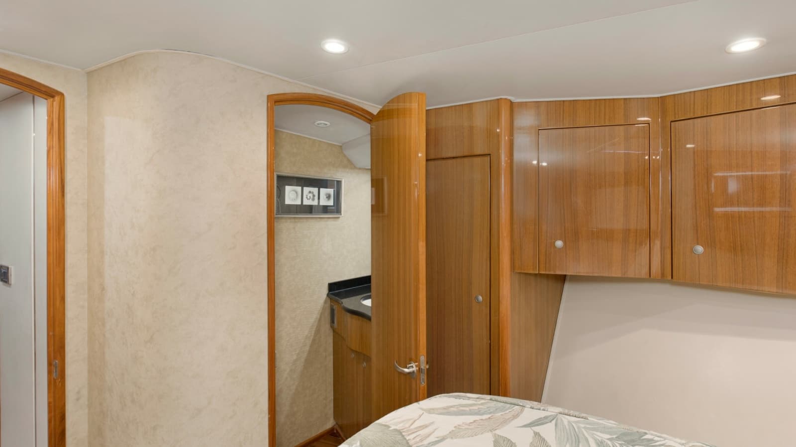 2007 Viking 64 Enclosed Bridge - Photo 26