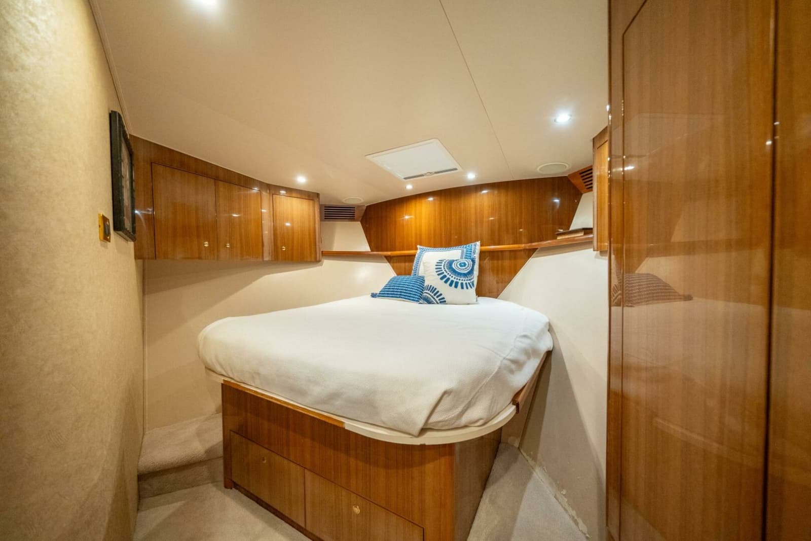 2006 Viking 68 Convertible - Photo 36
