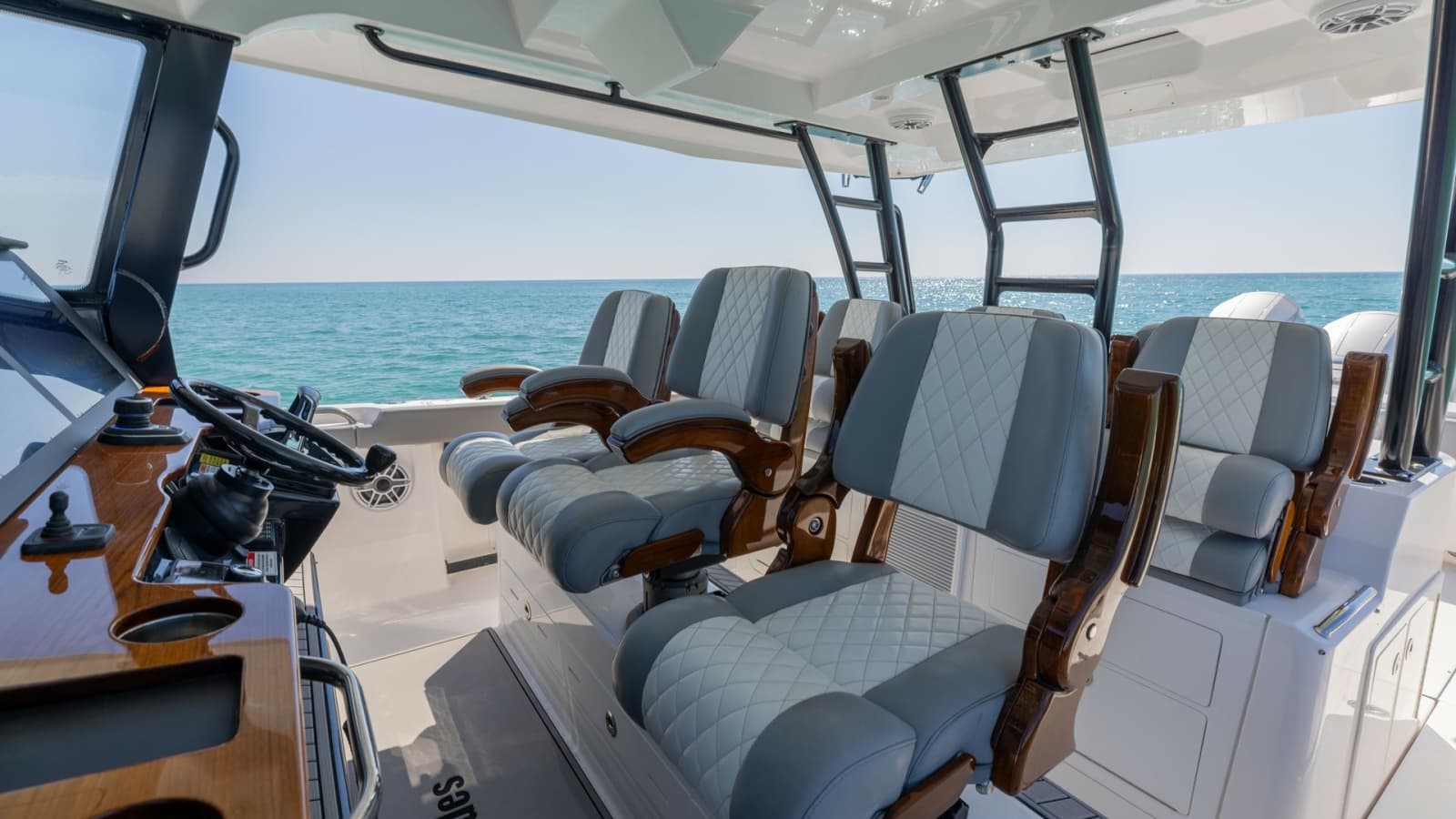 2023 Everglades 455 Center Console - Photo 14