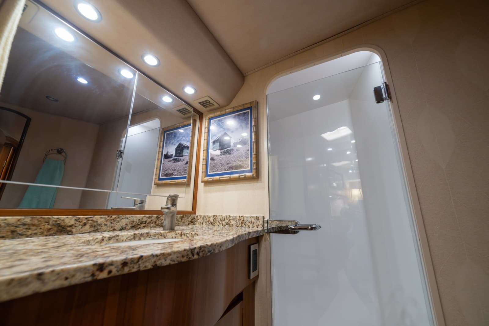 2012 Viking 60 Convertible - Photo 58