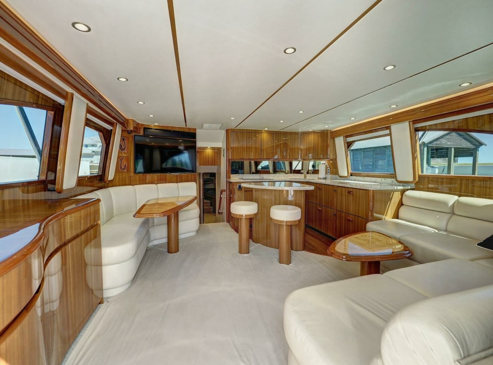 2017 Viking 52 Convertible - Photo 5