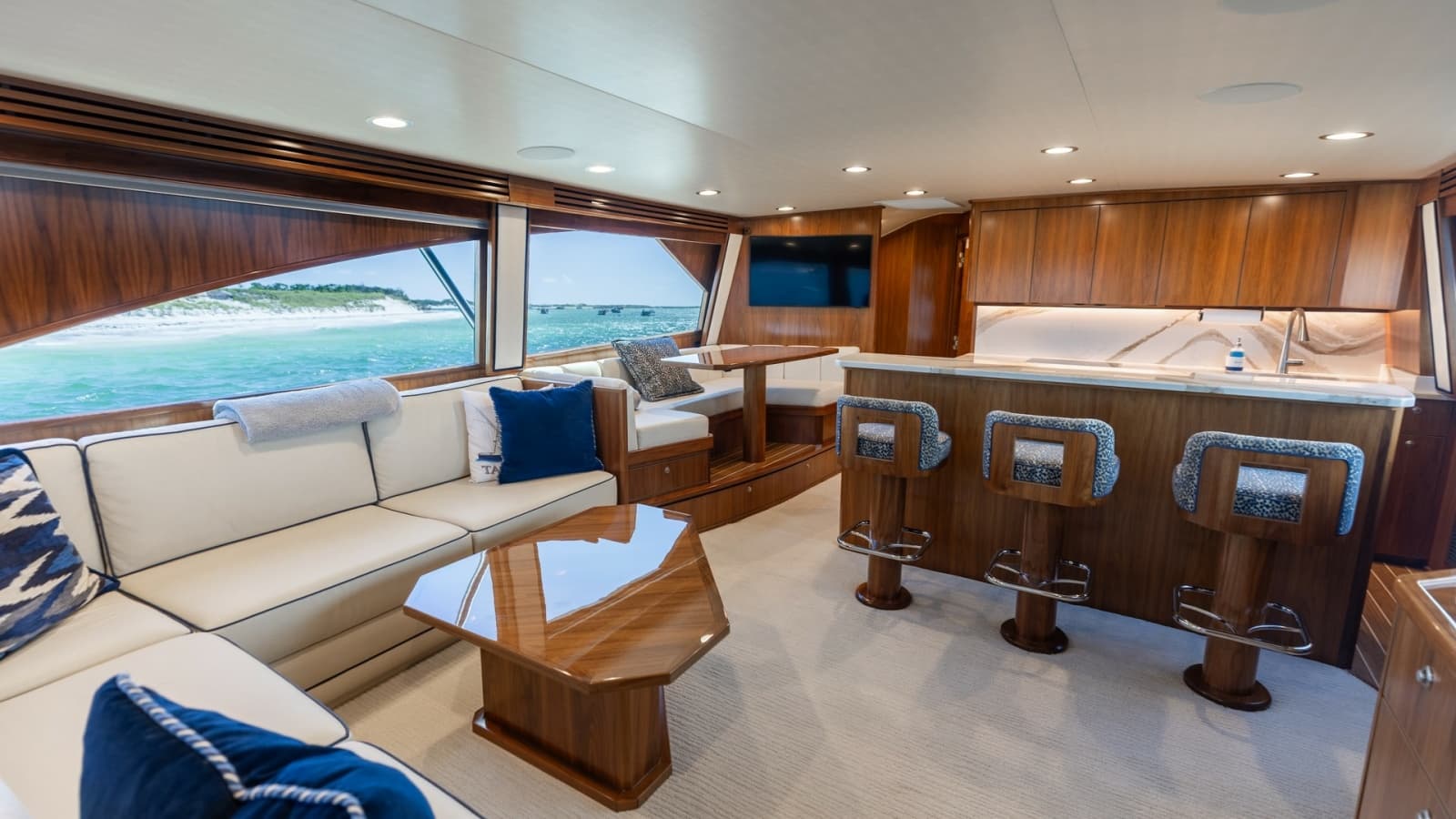 2022 Viking 68 Convertible - Photo 12
