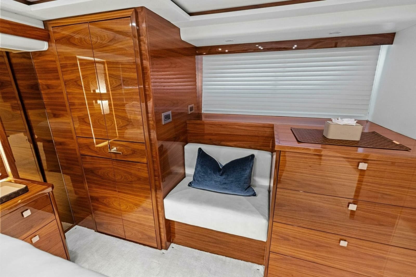 2026 Viking 82 Convertible - Photo 93