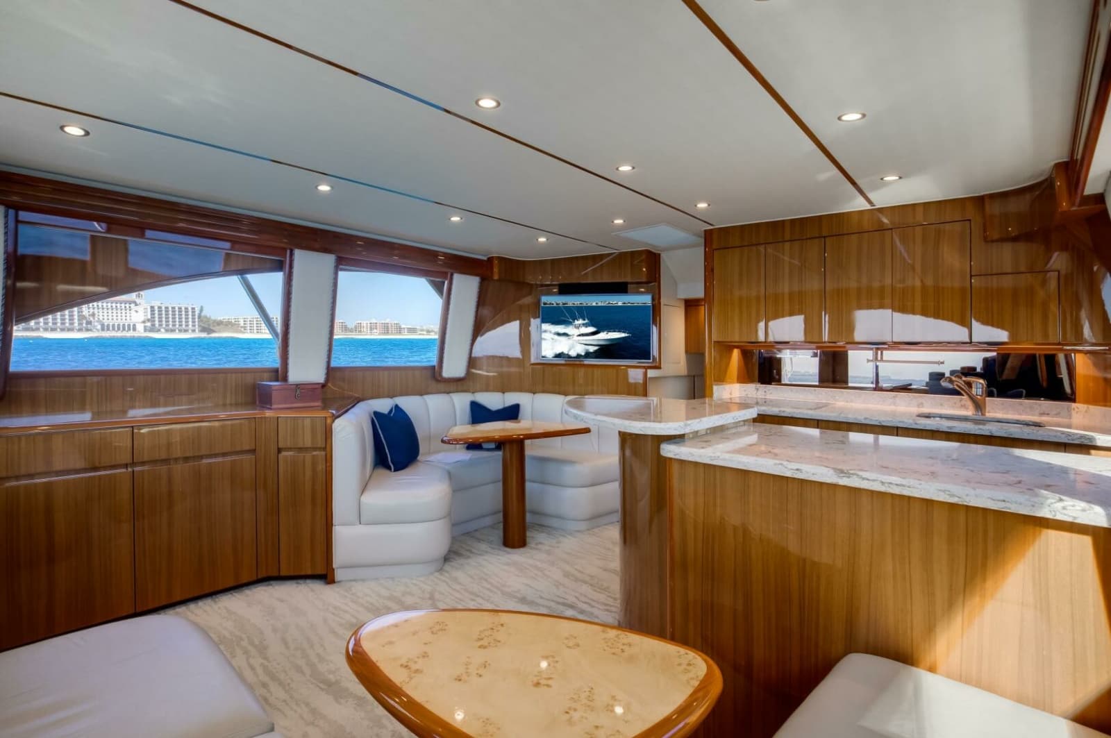 2018 Viking 48 Convertible - Photo 6