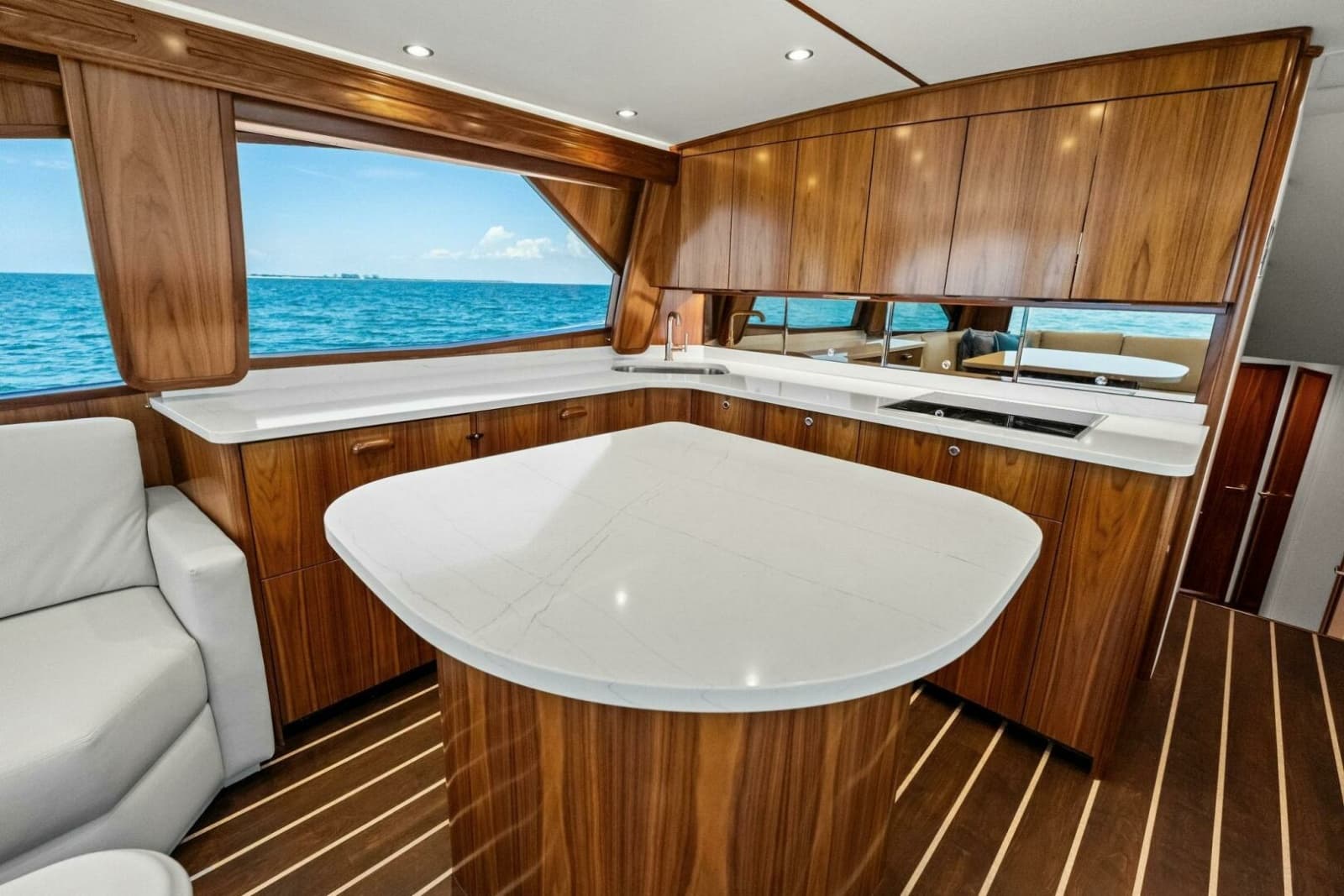 2025 Viking 58 Convertible - Photo 10