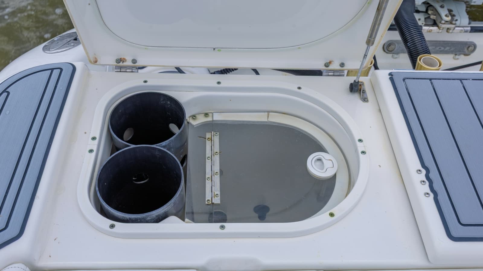2005 Triton 351 Center Console - Photo 21