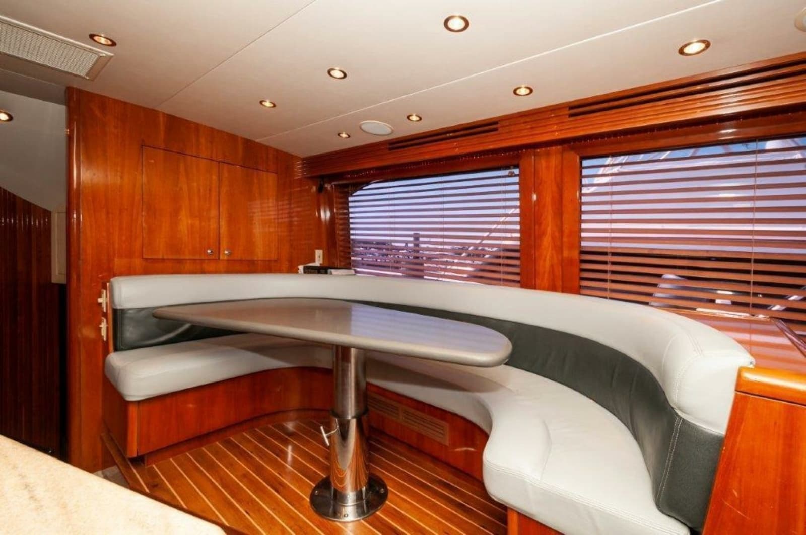 2002 Hatteras 65 Enclosed Bridge - Photo 7