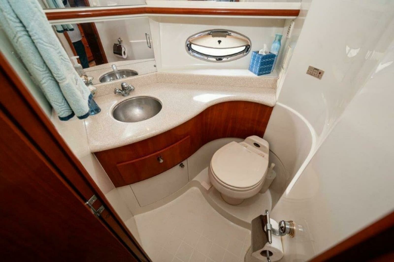 2002 Carver 444 Cockpit Motor Yacht - Photo 19