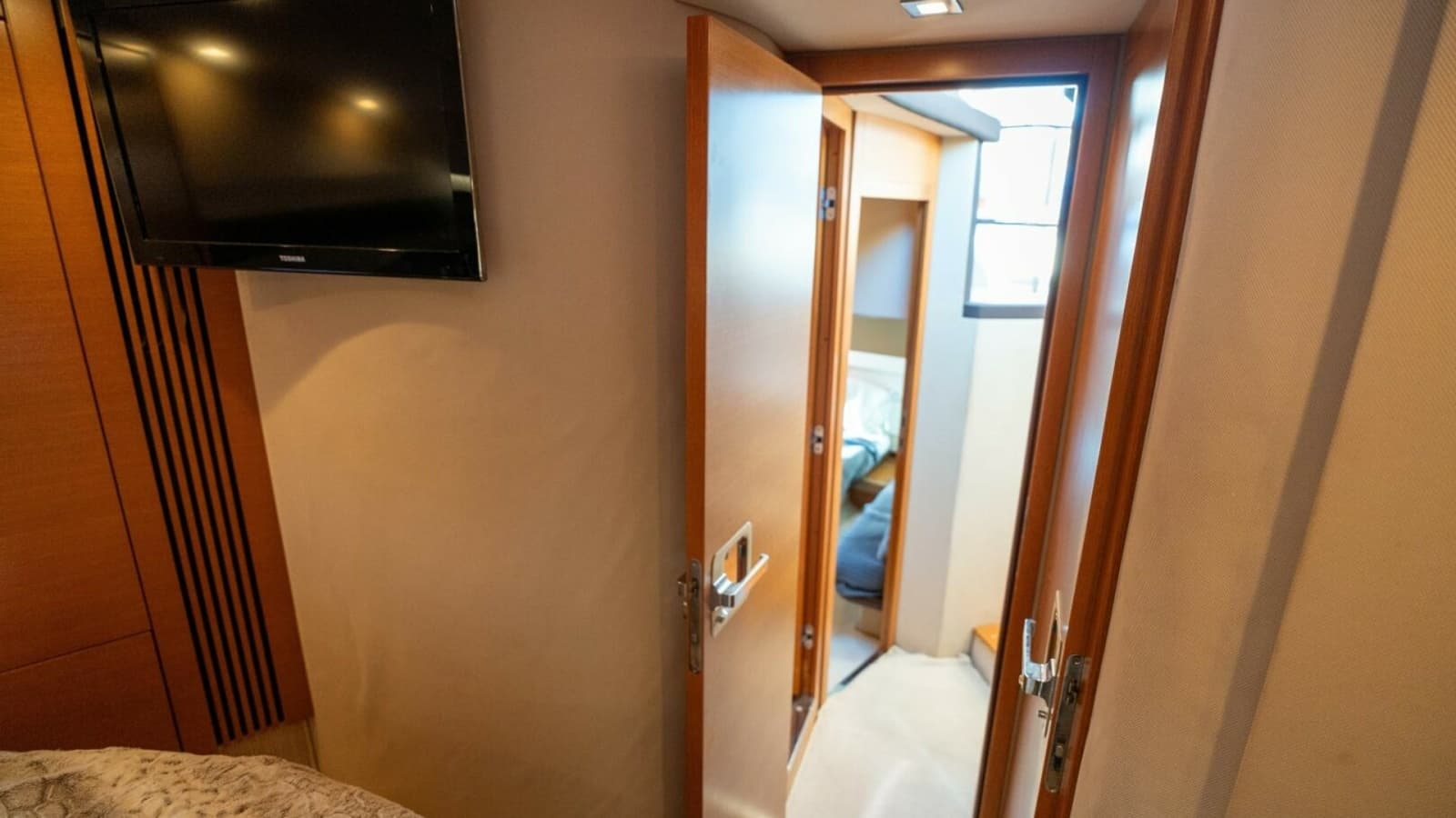 2013 Azimut 40 Flybridge - Photo 38