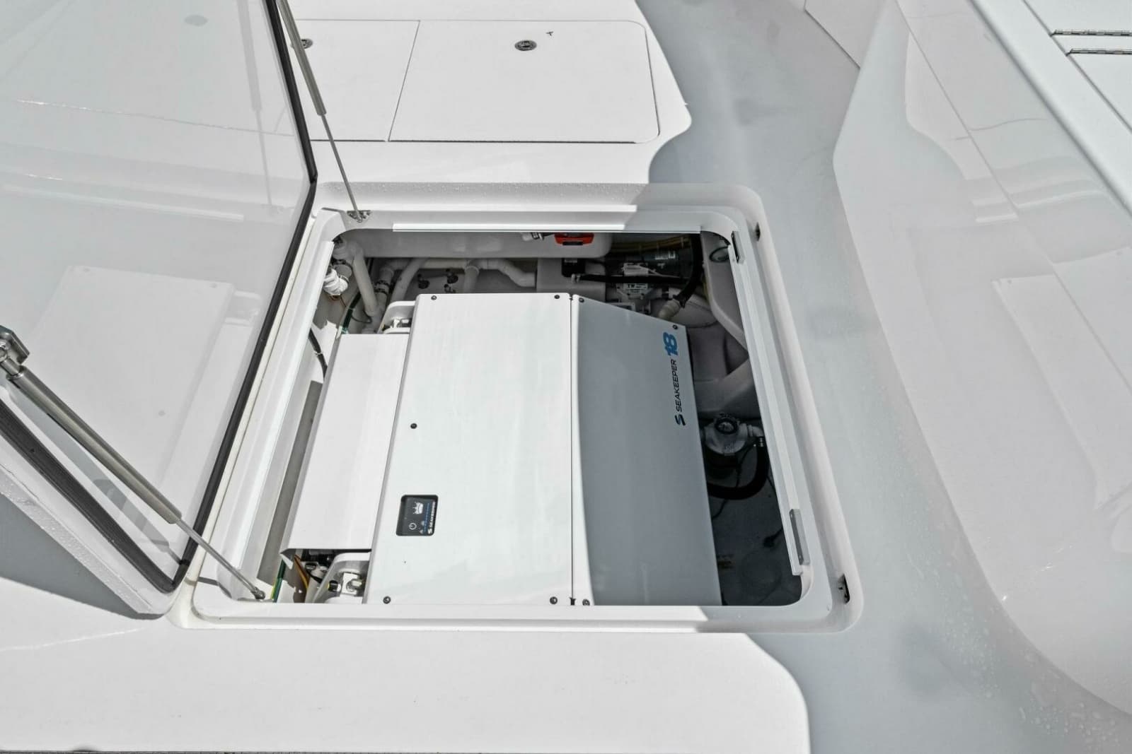 2025 Viking 58 Convertible - Photo 45