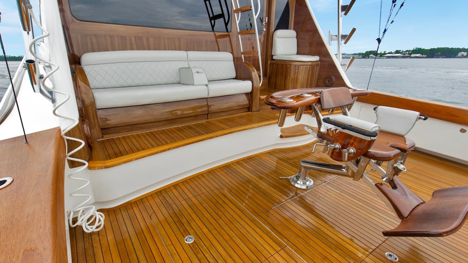 2020 Viking 68 Convertible - Photo 52