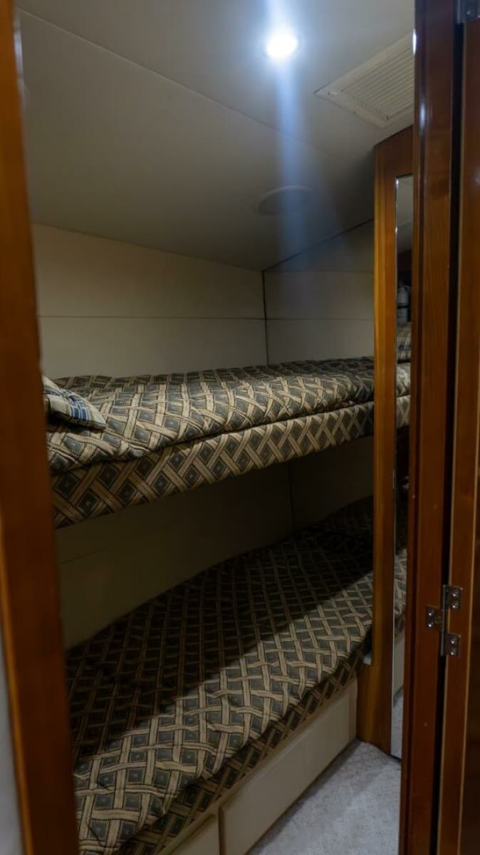 2001 Hatteras 60 Convertible - Photo 33