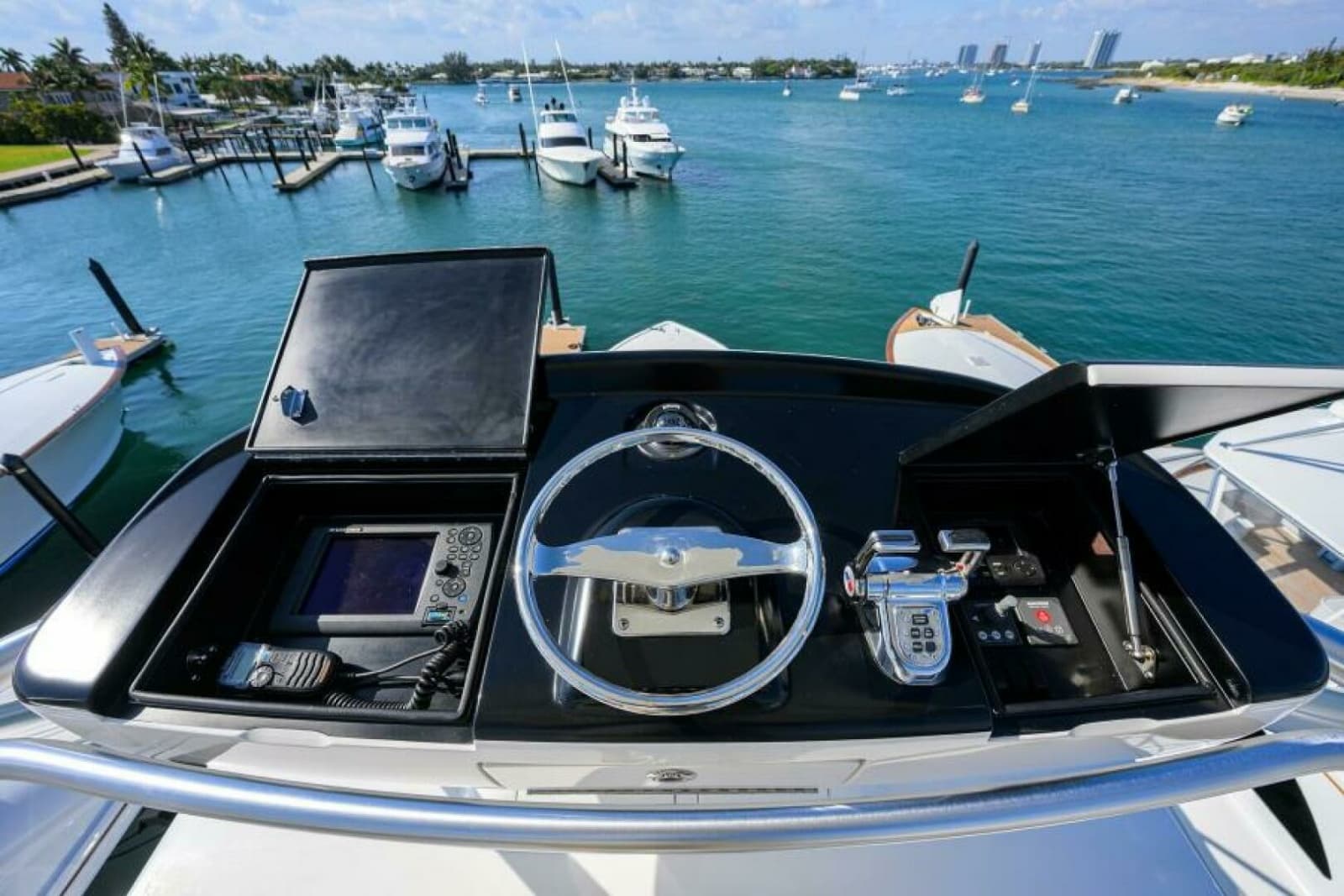 2013 Viking 82 Convertible - Photo 42