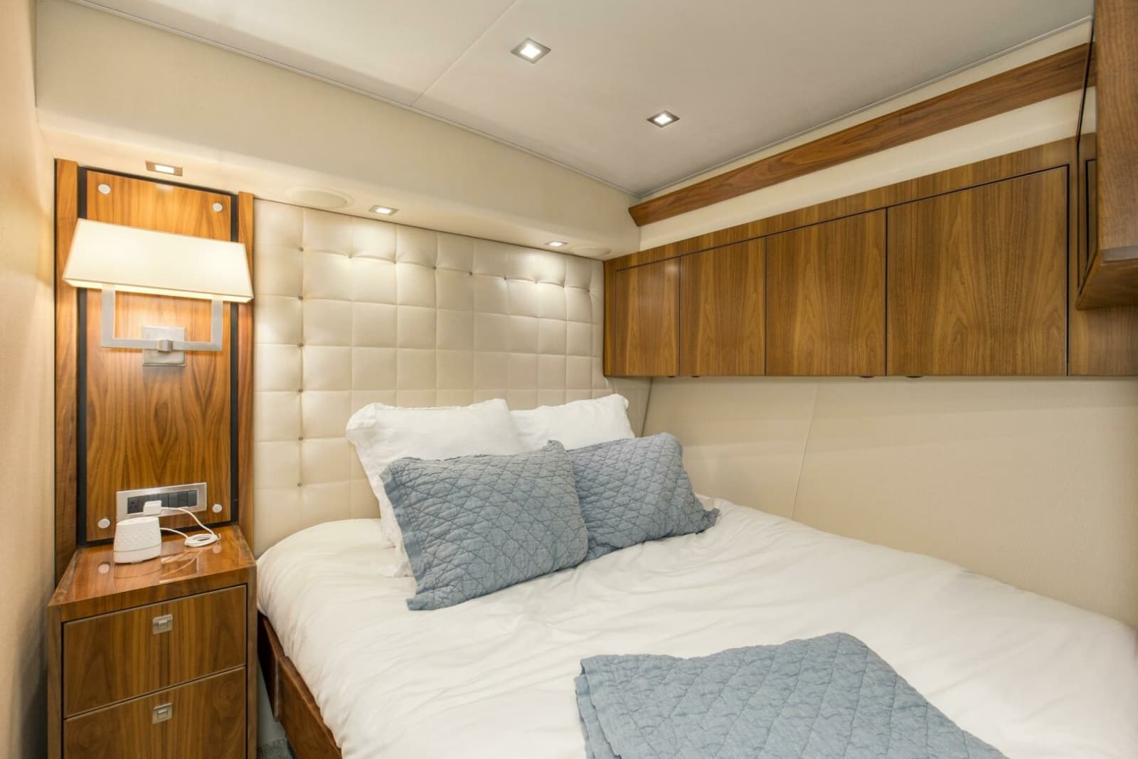 2016 Viking 92 Enclosed Bridge - Photo 40