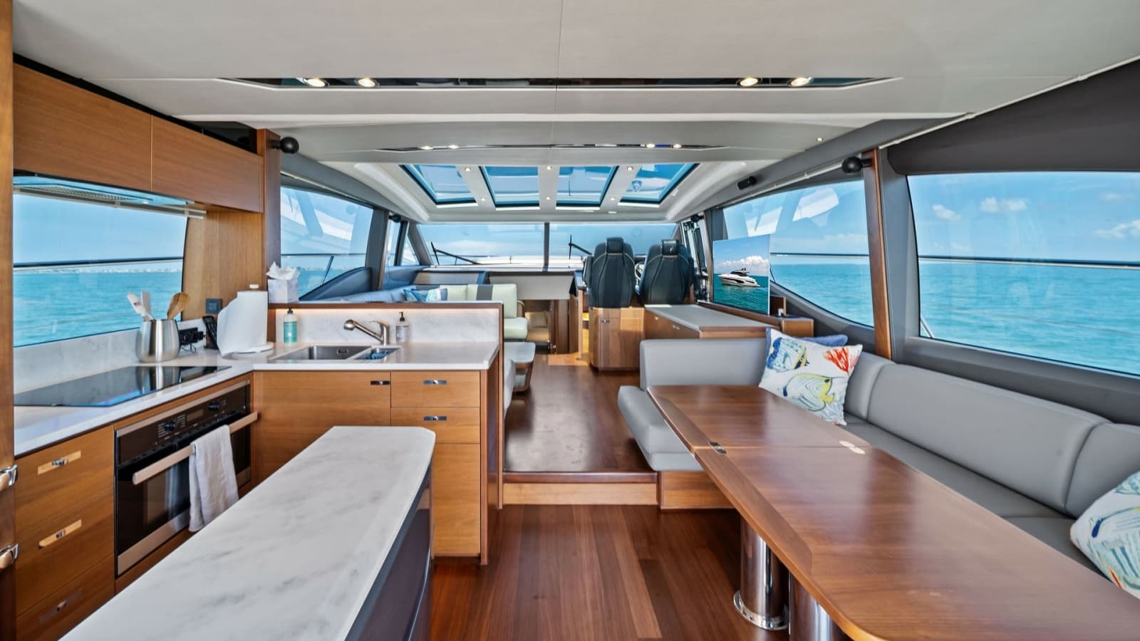 2019 Princess V65 - Photo 12