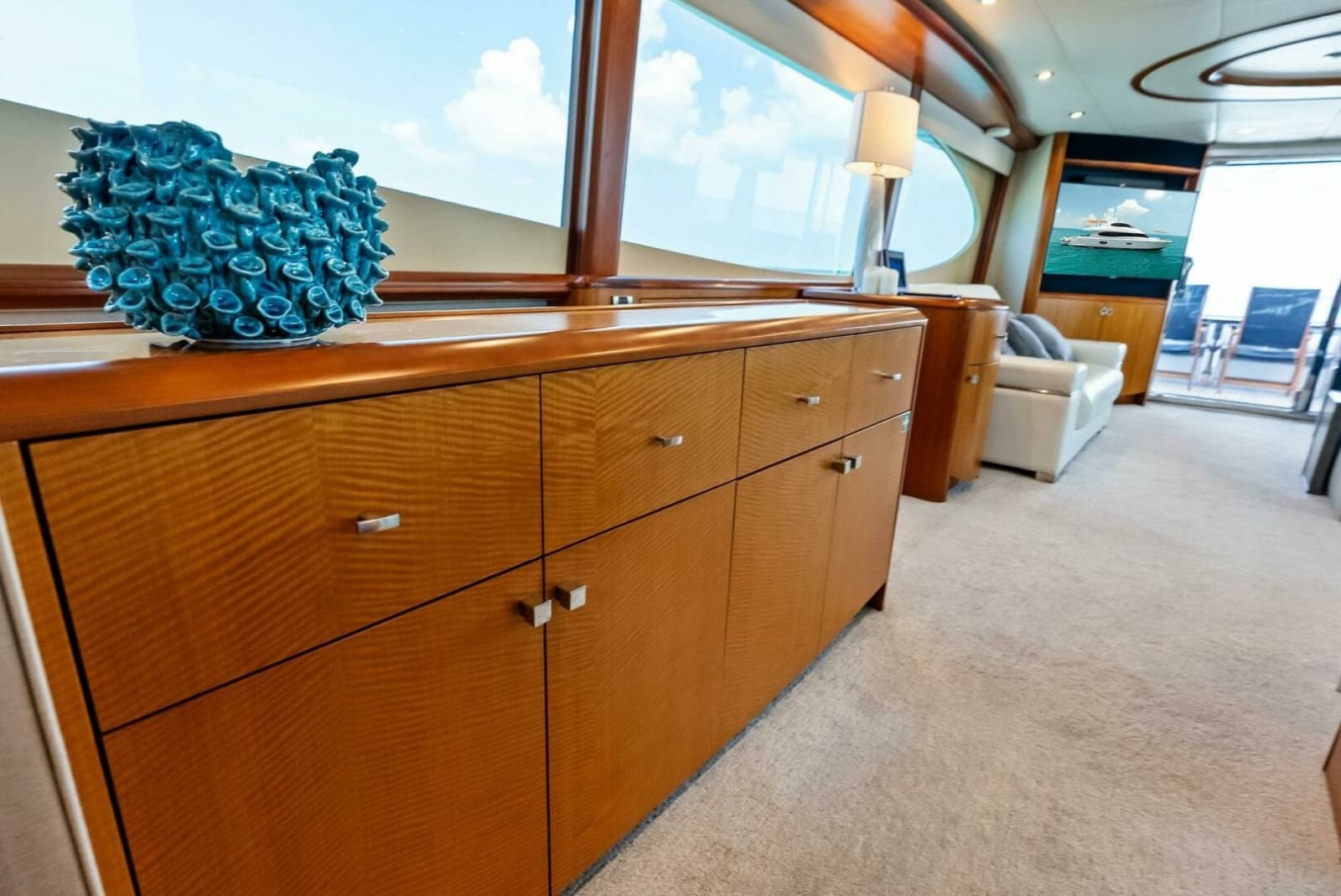 2006 Lazzara Yachts 84 Skylounge - Photo 53