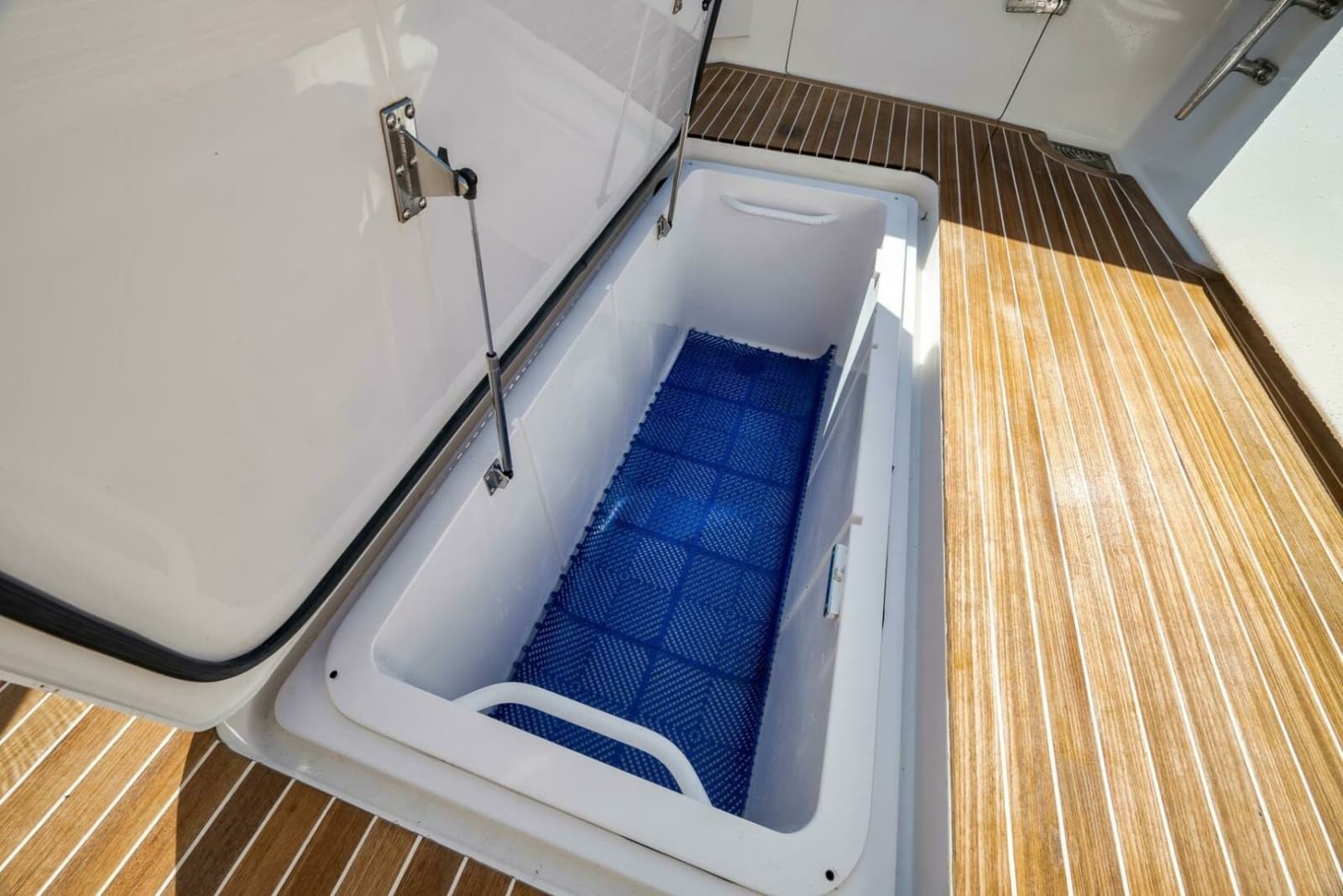 2011 Viking 76 Enclosed Bridge - Photo 91