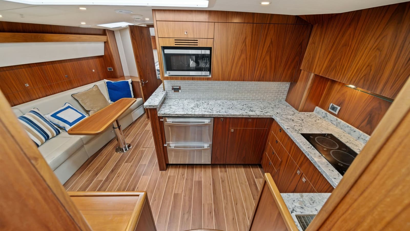 2017 Hatteras GT 45X - Photo 4