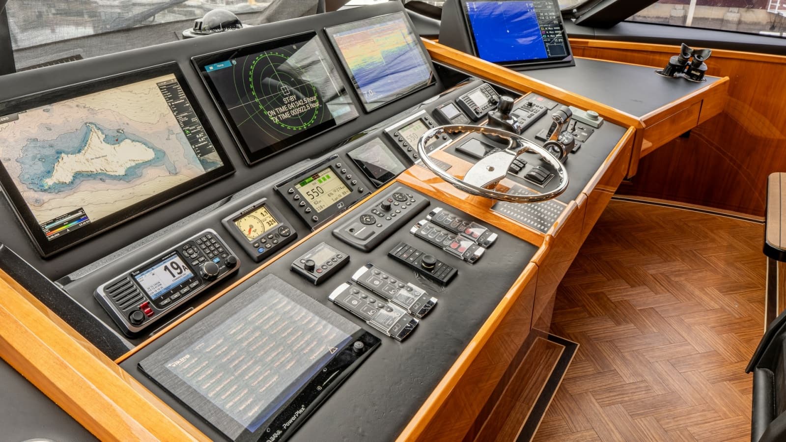 2020 Viking 92 Skybridge - Photo 52
