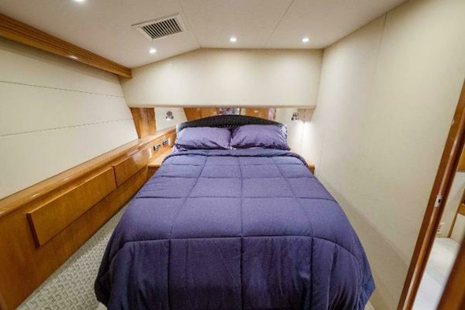 2002 Hatteras 50 Convertible - Photo 20