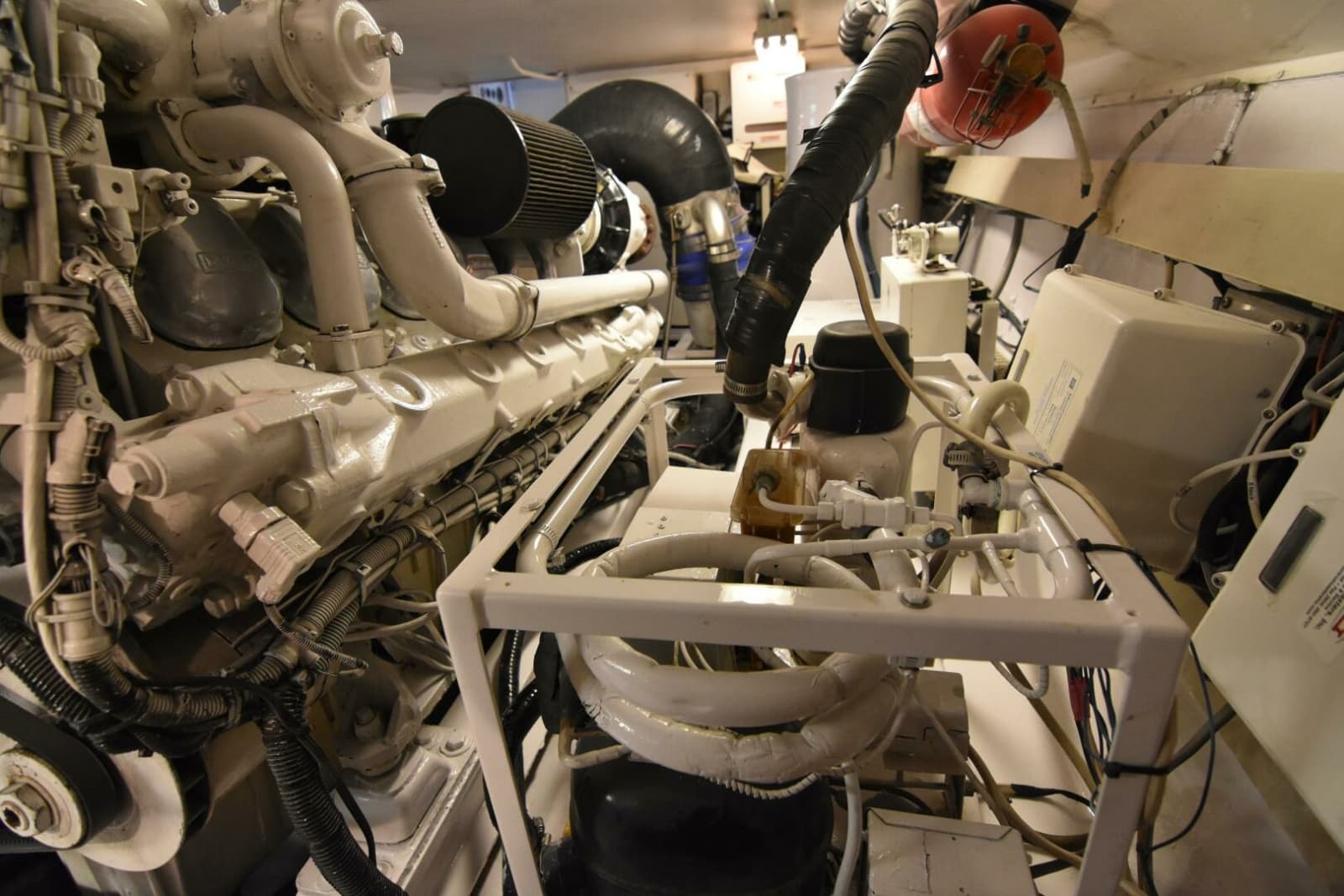 1999 Viking 58 Convertible - Photo 44