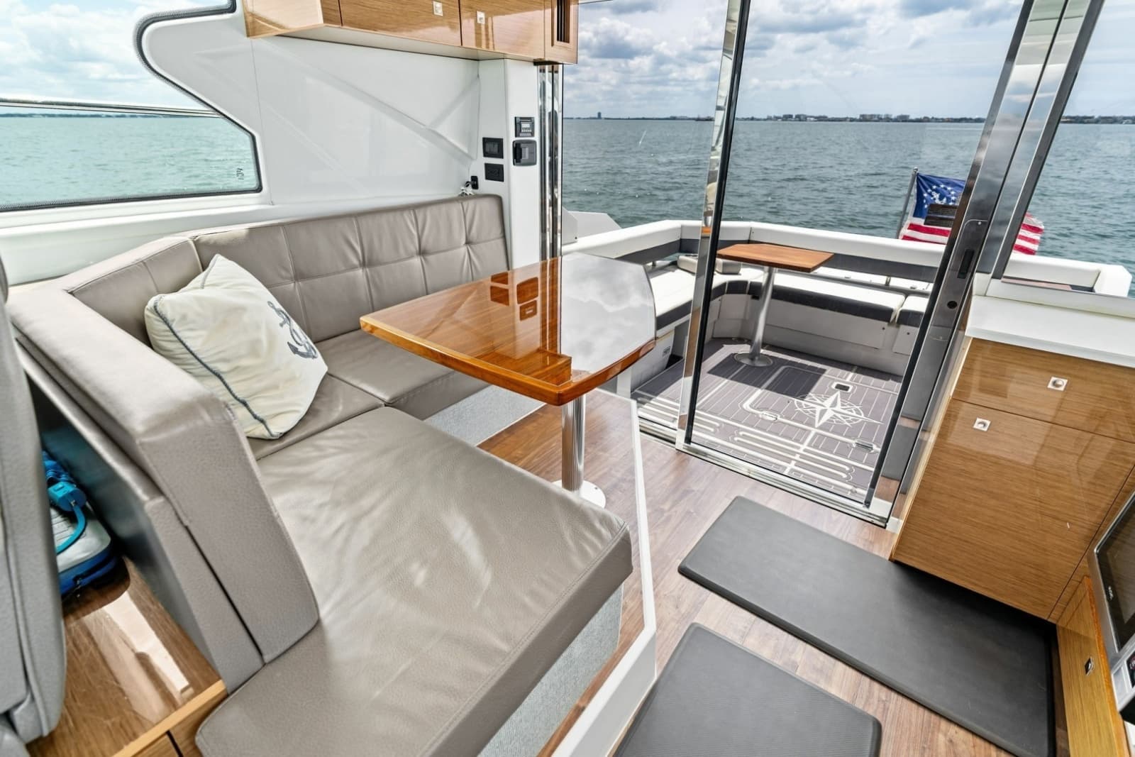 2019 Cruisers Yachts 42 Cantius - Photo 19
