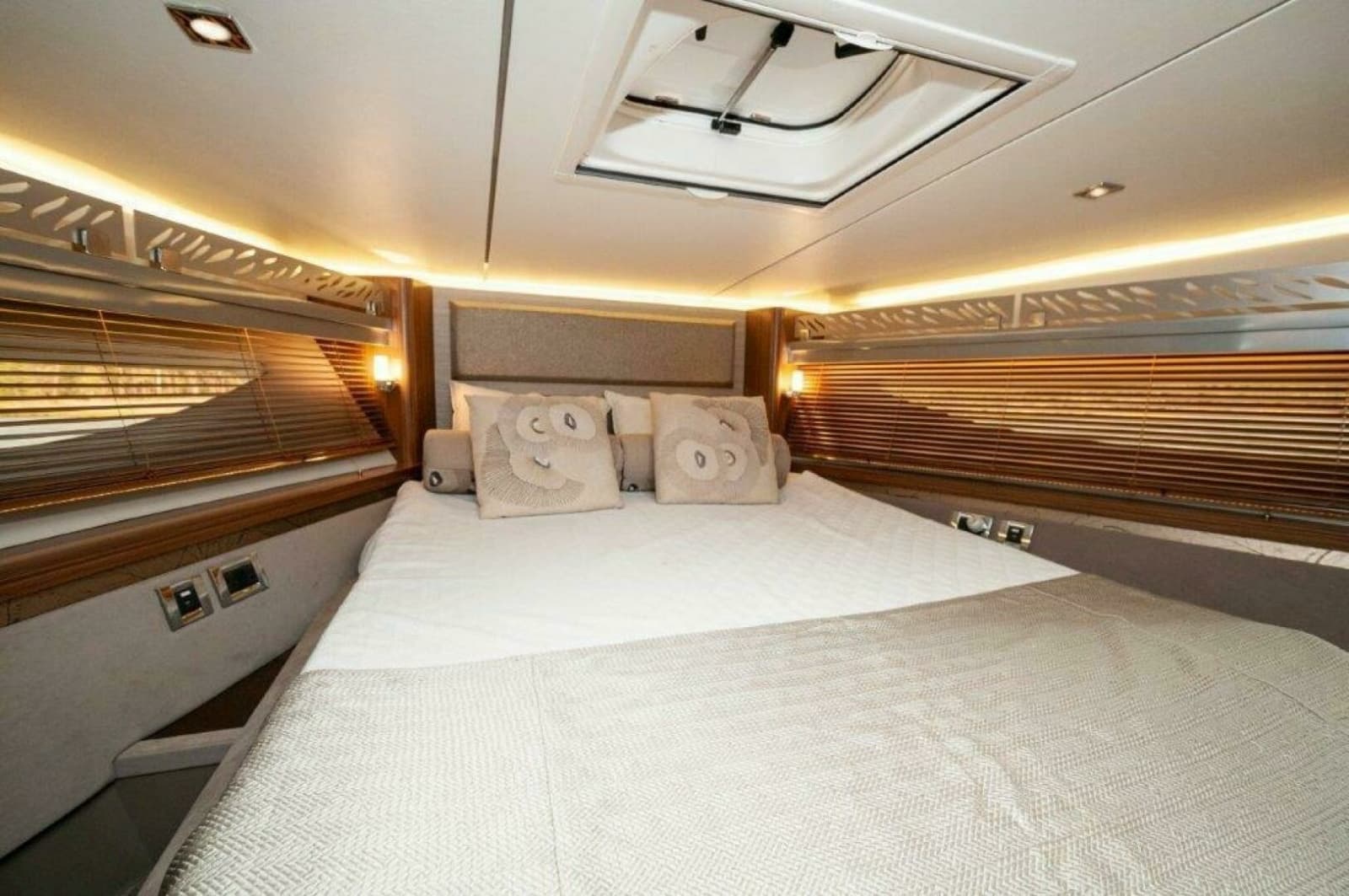 2018 Sea Ray L550 Flybridge - Photo 23